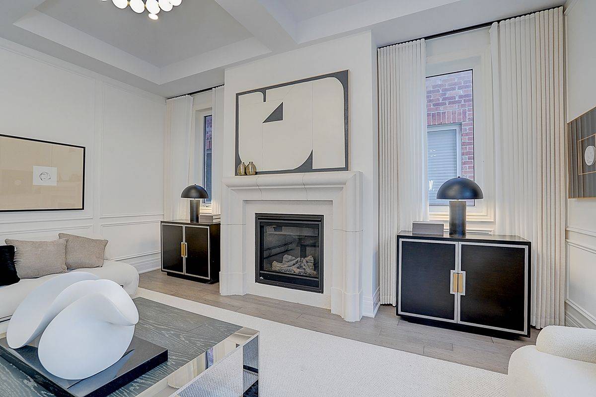 Richmond Hill, ON L4C 4Y4,40 Red Giant ST