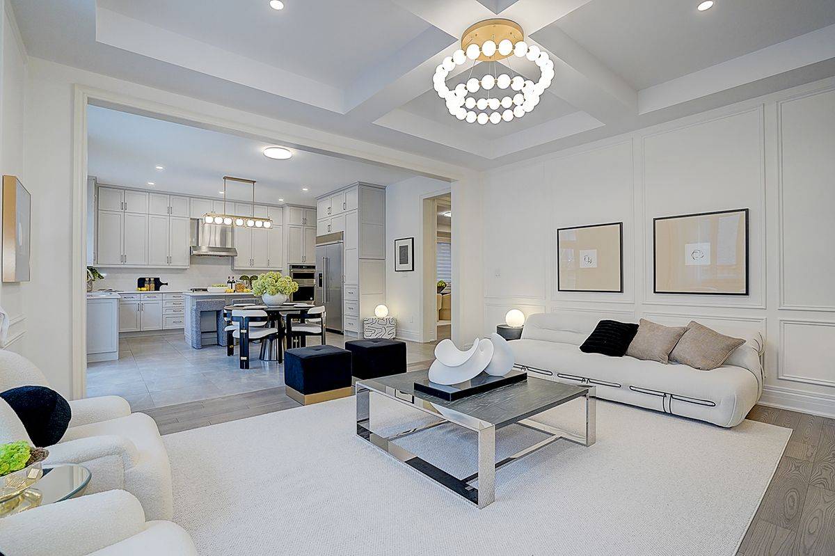 Richmond Hill, ON L4C 4Y4,40 Red Giant ST