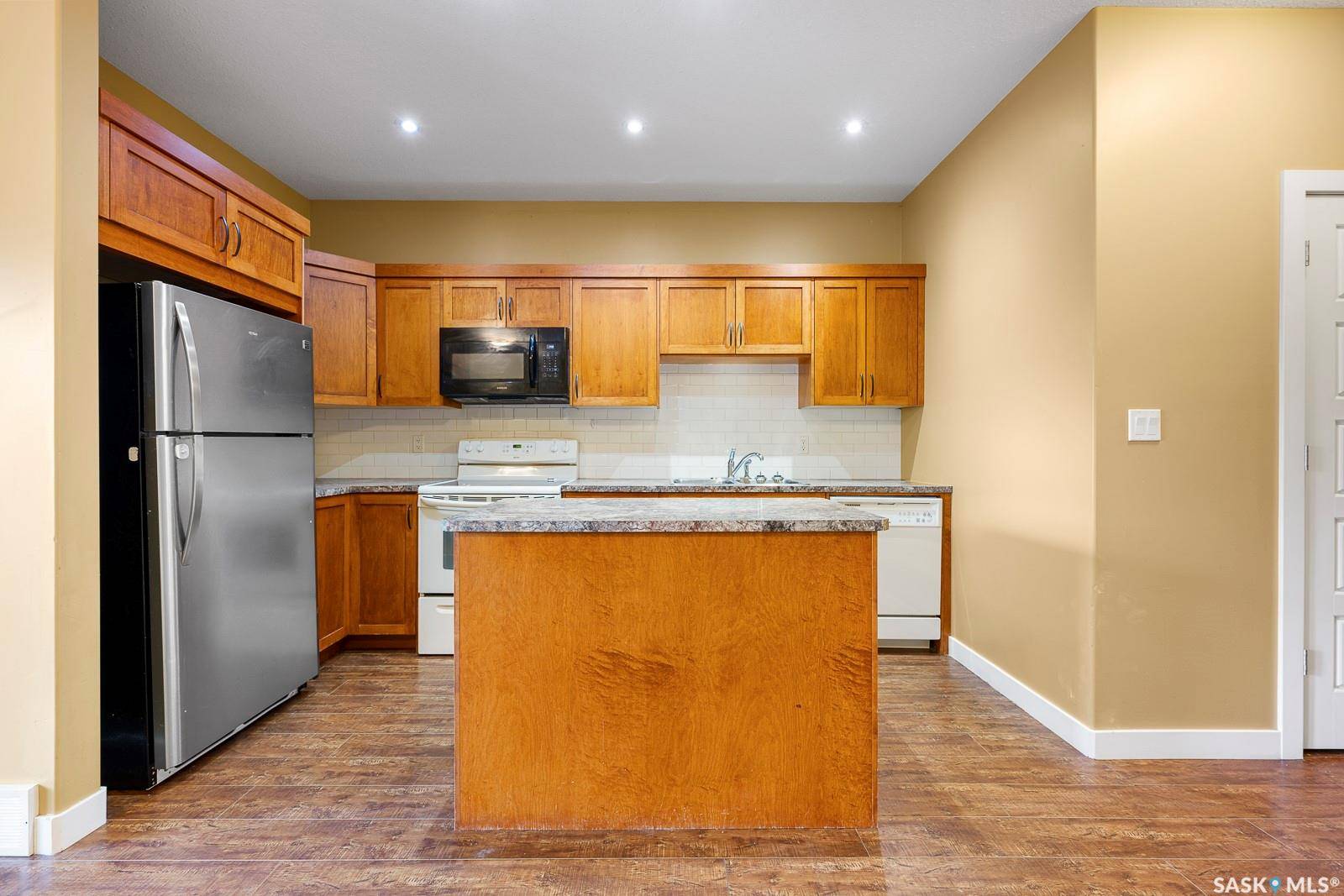 Regina, SK S4N 3A8,1069 Lindsay STREET