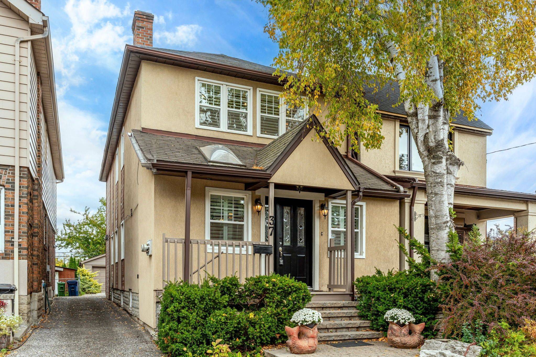 Toronto W01, ON M6S 3H9,37 Lavinia AVE