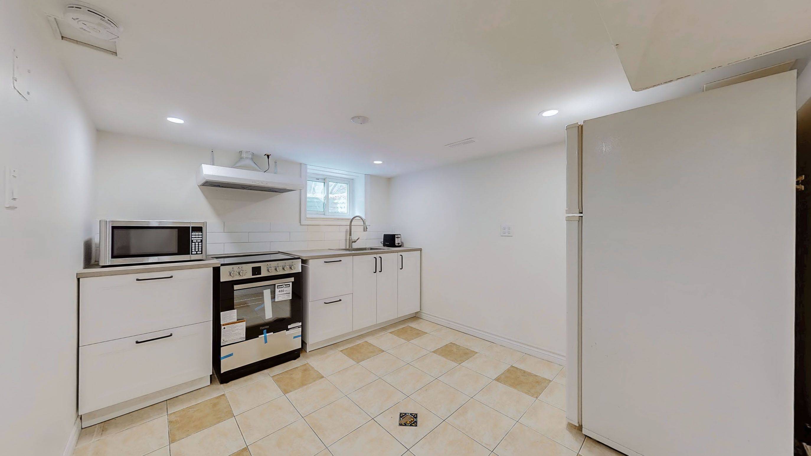 Toronto W04, ON M9N 2H1,164 William ST #BSMT