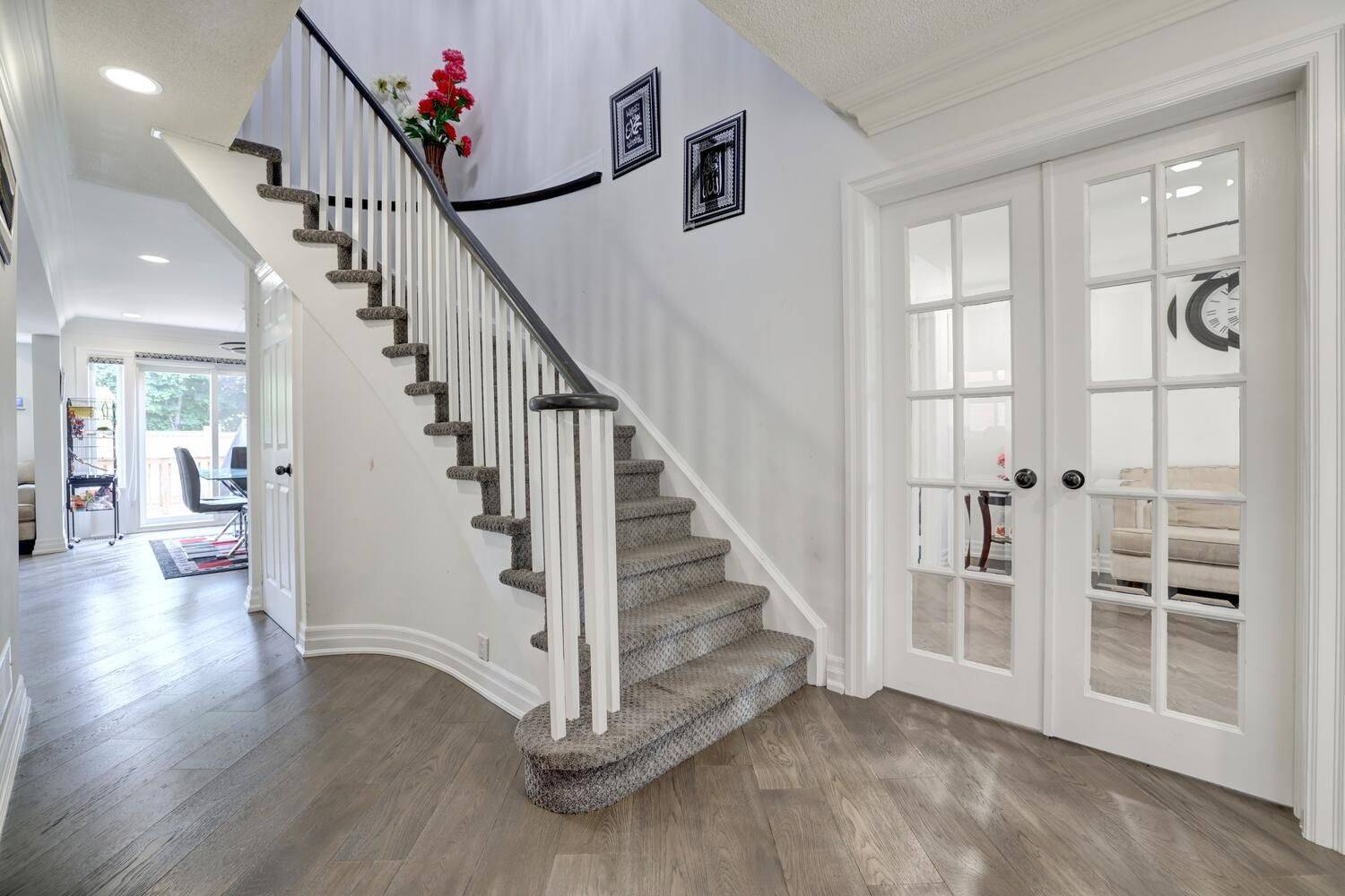 Mississauga, ON L5K 2S1,2615 Comet CT