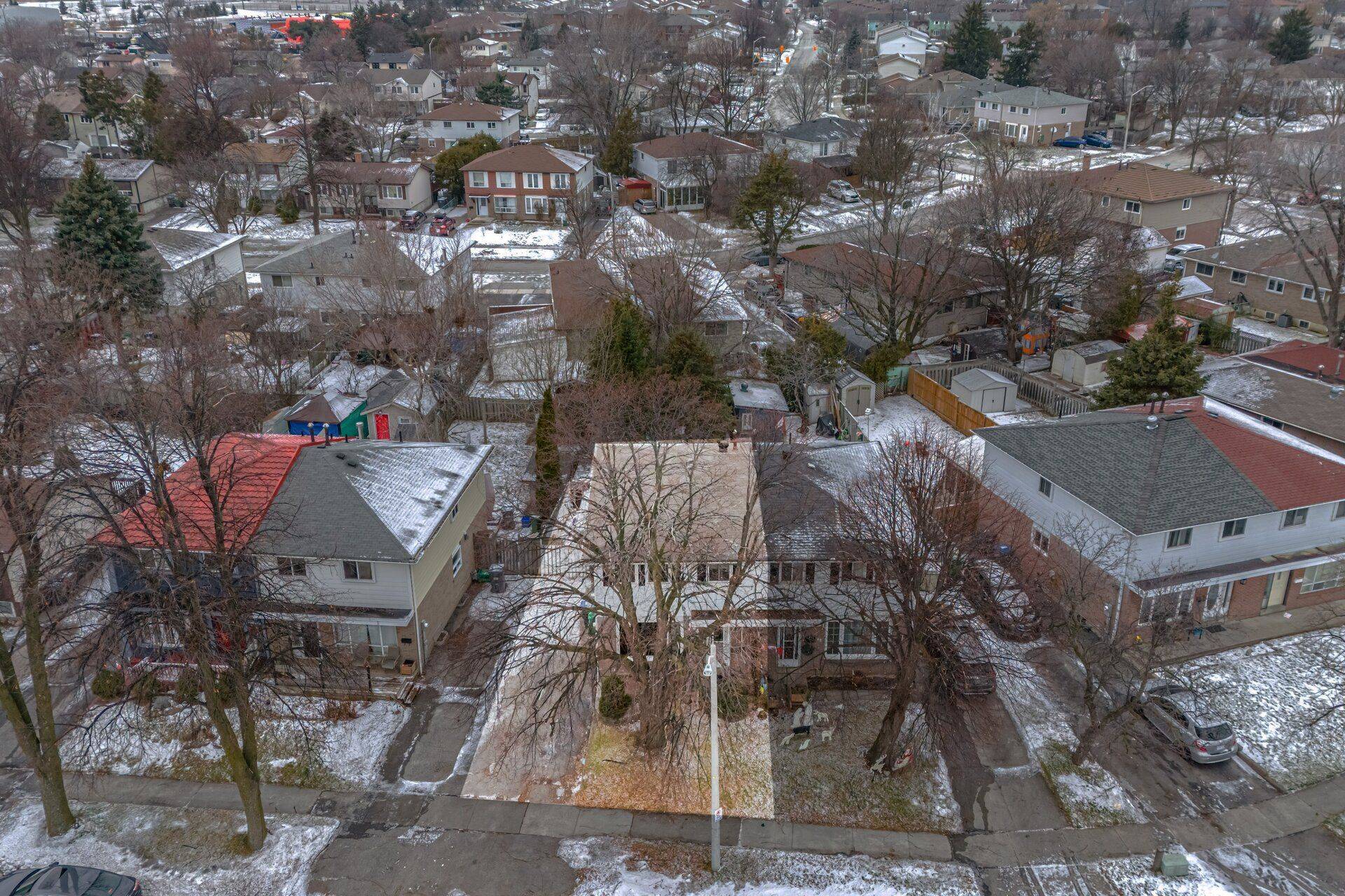 Brampton, ON L6V 2E8,44 Herkley DR