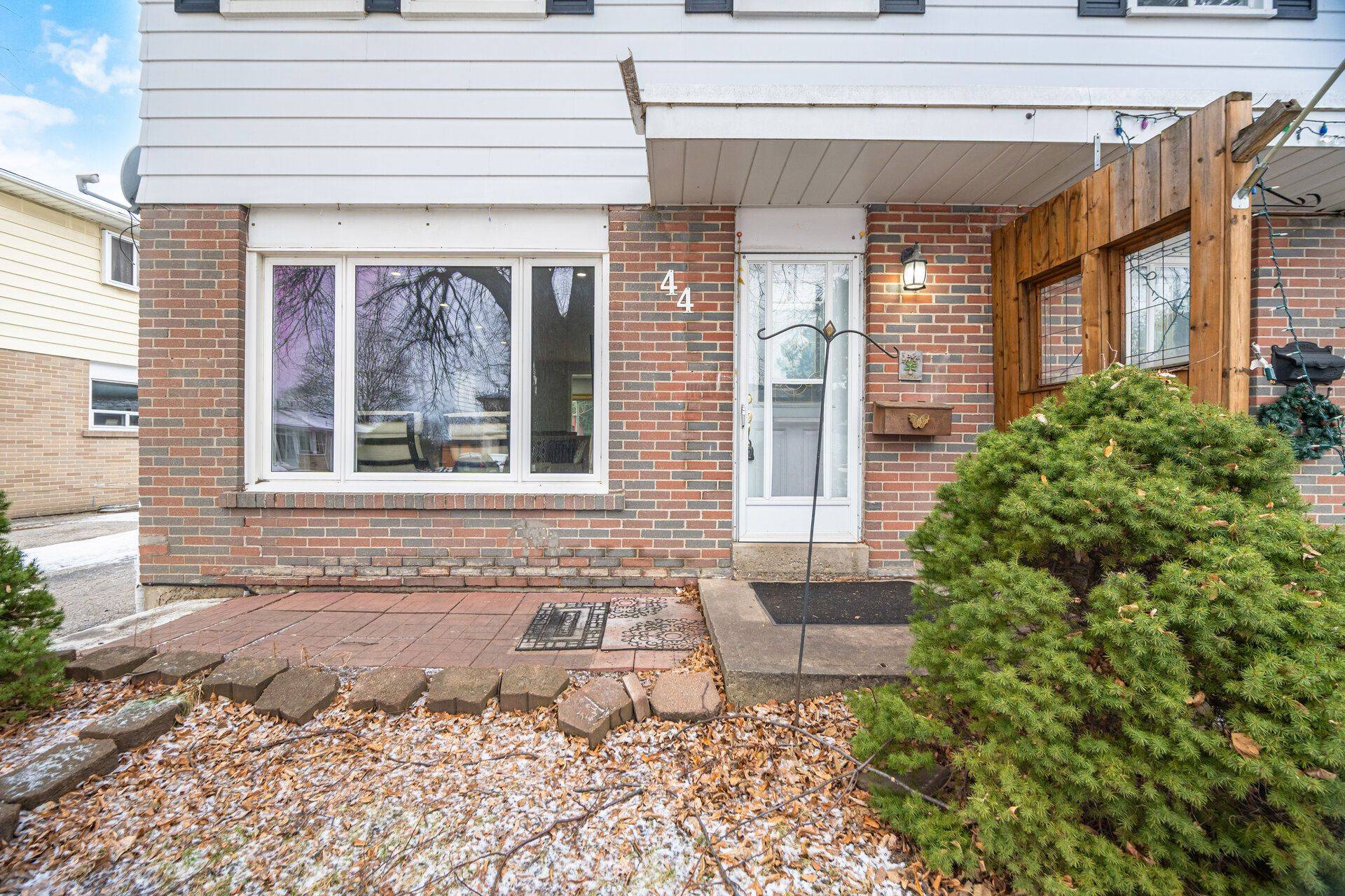 Brampton, ON L6V 2E8,44 Herkley DR