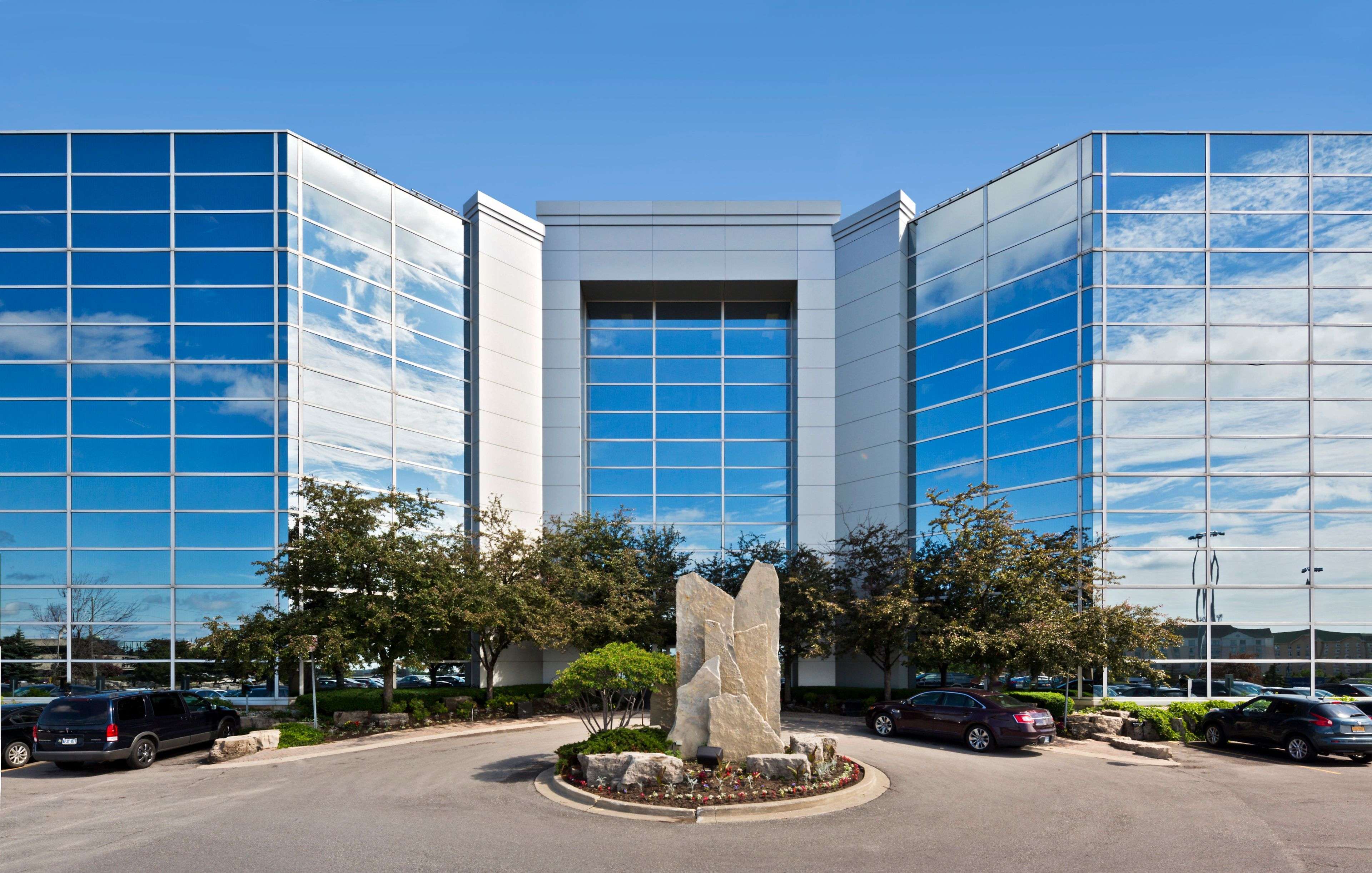 Burlington, ON L7L 6B2,5420 North Service RD #405