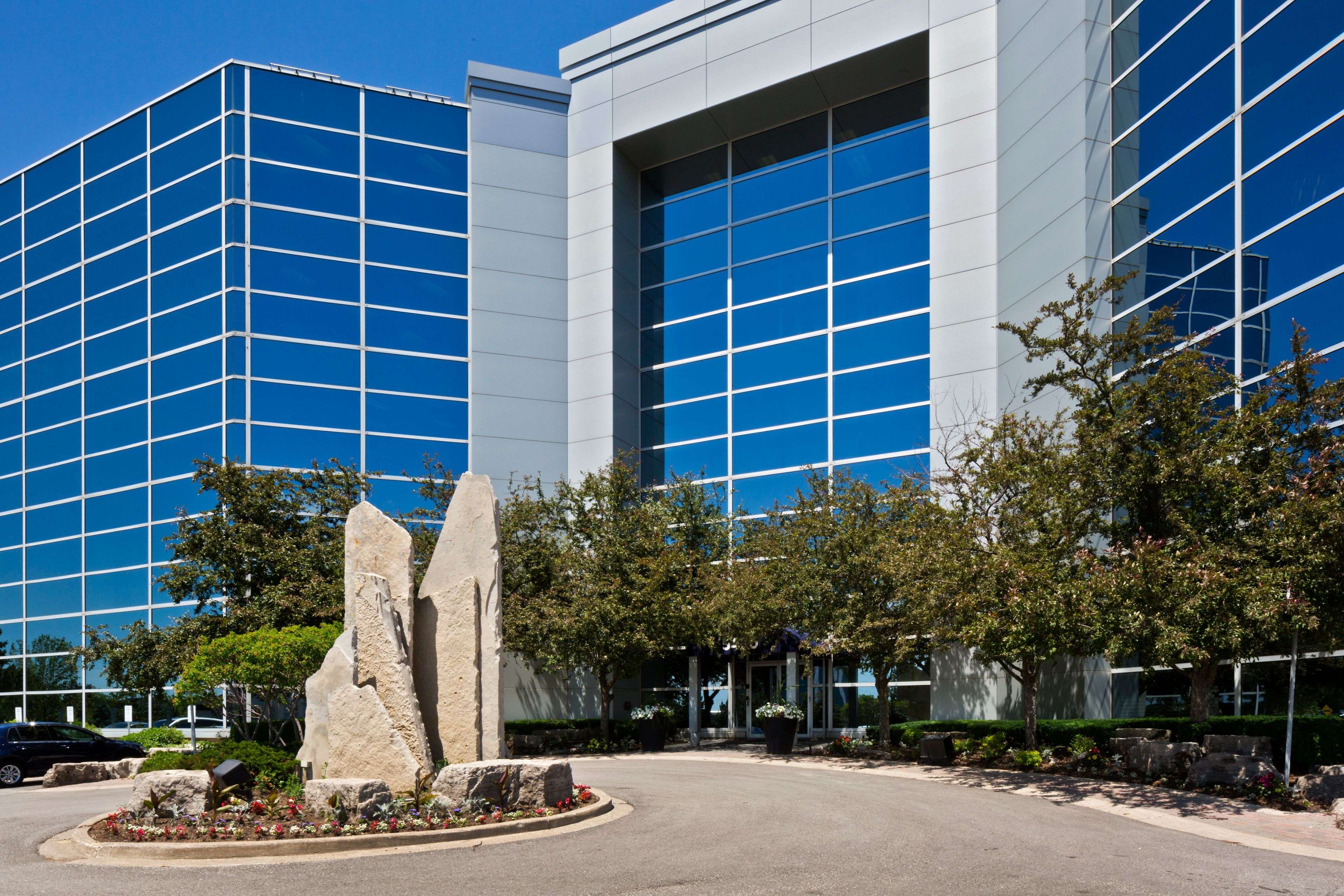 Burlington, ON L7L 6B2,5420 North Service RD #405