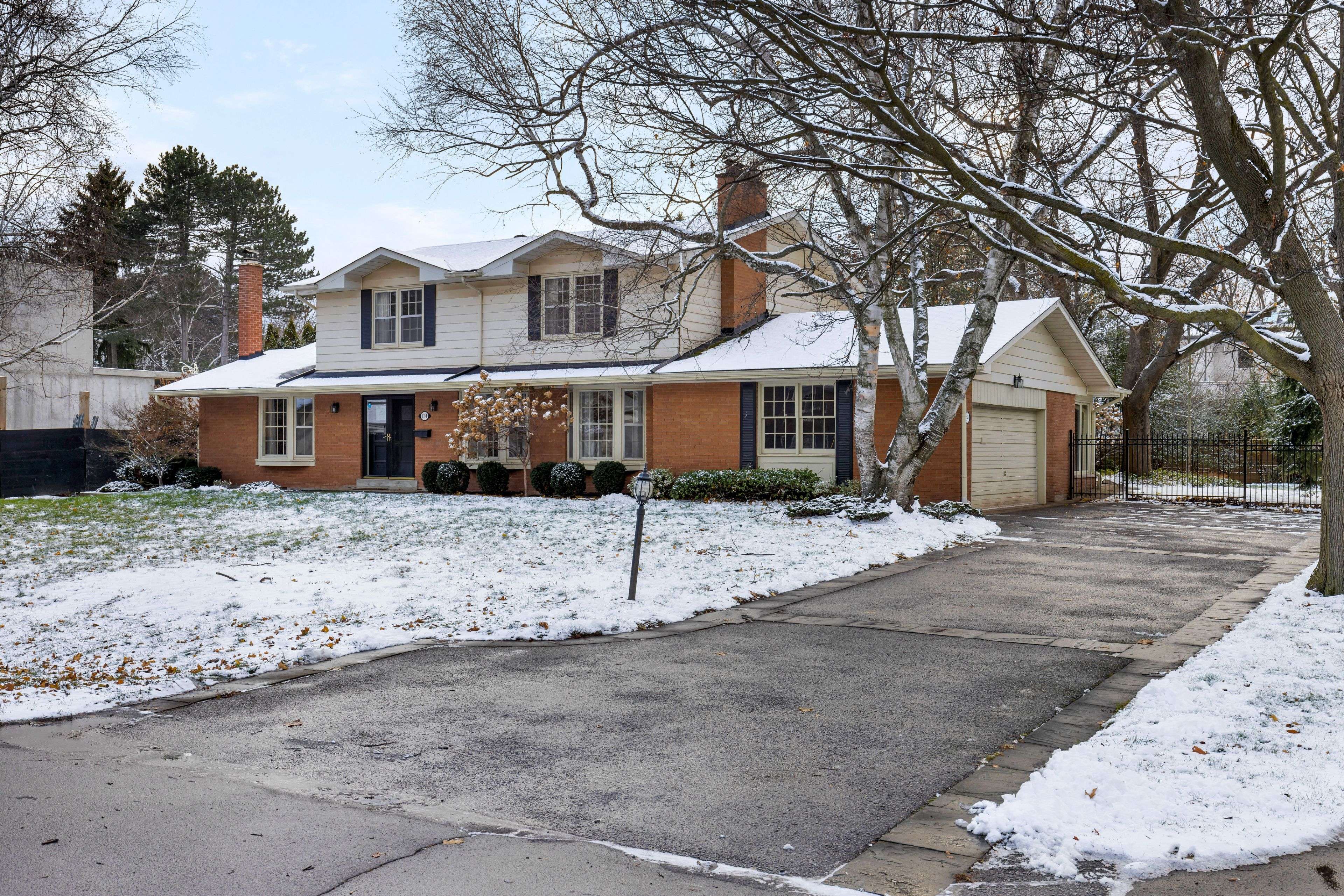 Oakville, ON L6J 4N9,174 Claxton DR