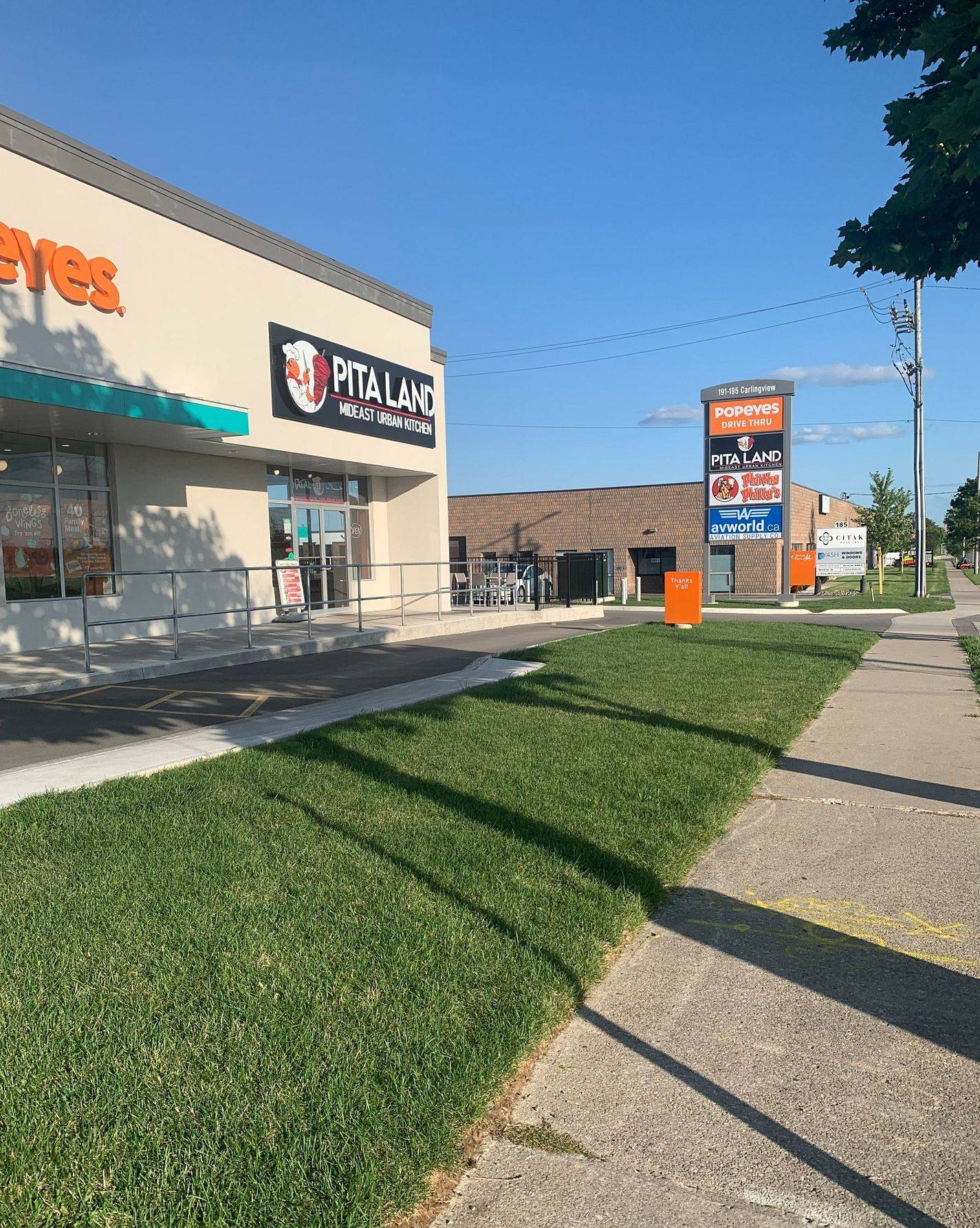 Toronto W10, ON M9W 5E8,195 Carlingview DR #1B