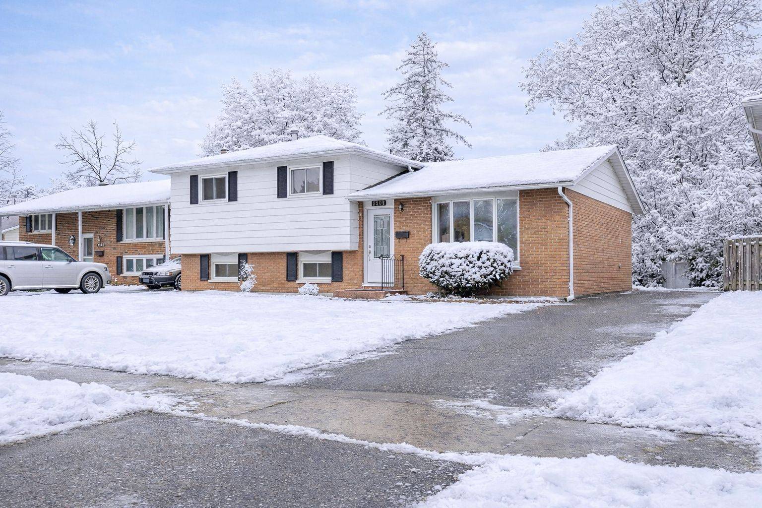 Brockville, ON K6V 6A5,1301 Alwington ST