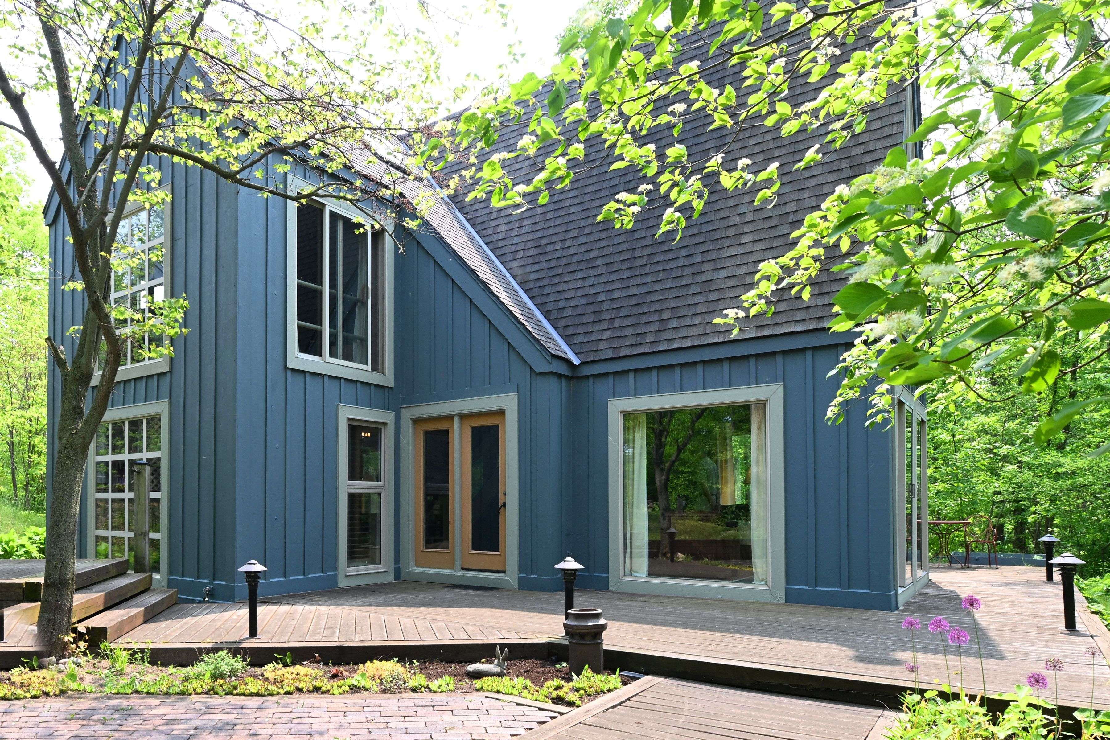 North Middlesex, ON N0M 2K0,253 Elginfield RD