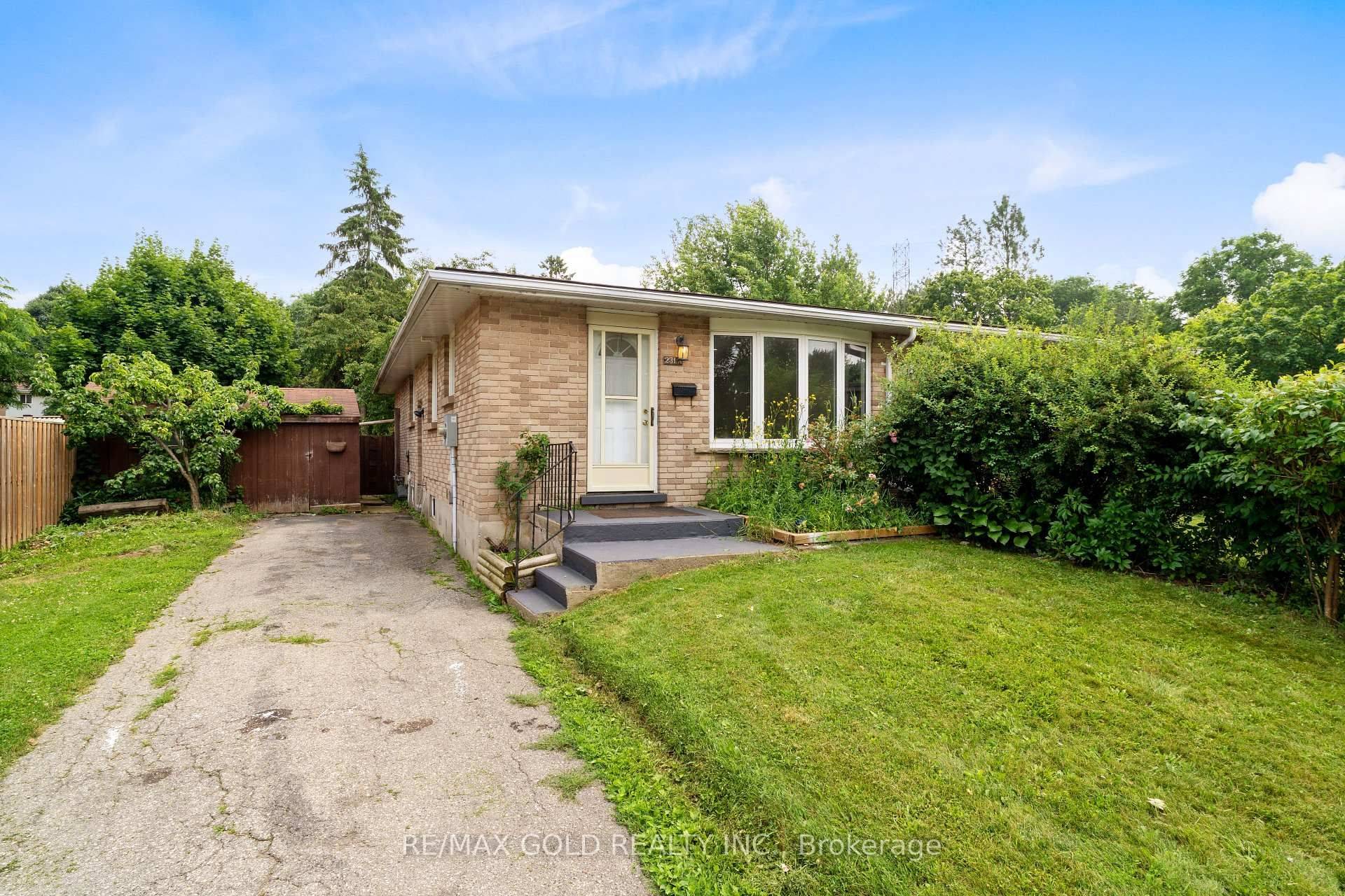 Waterloo, ON N2L 4S6,231A Cedarbrae AVE