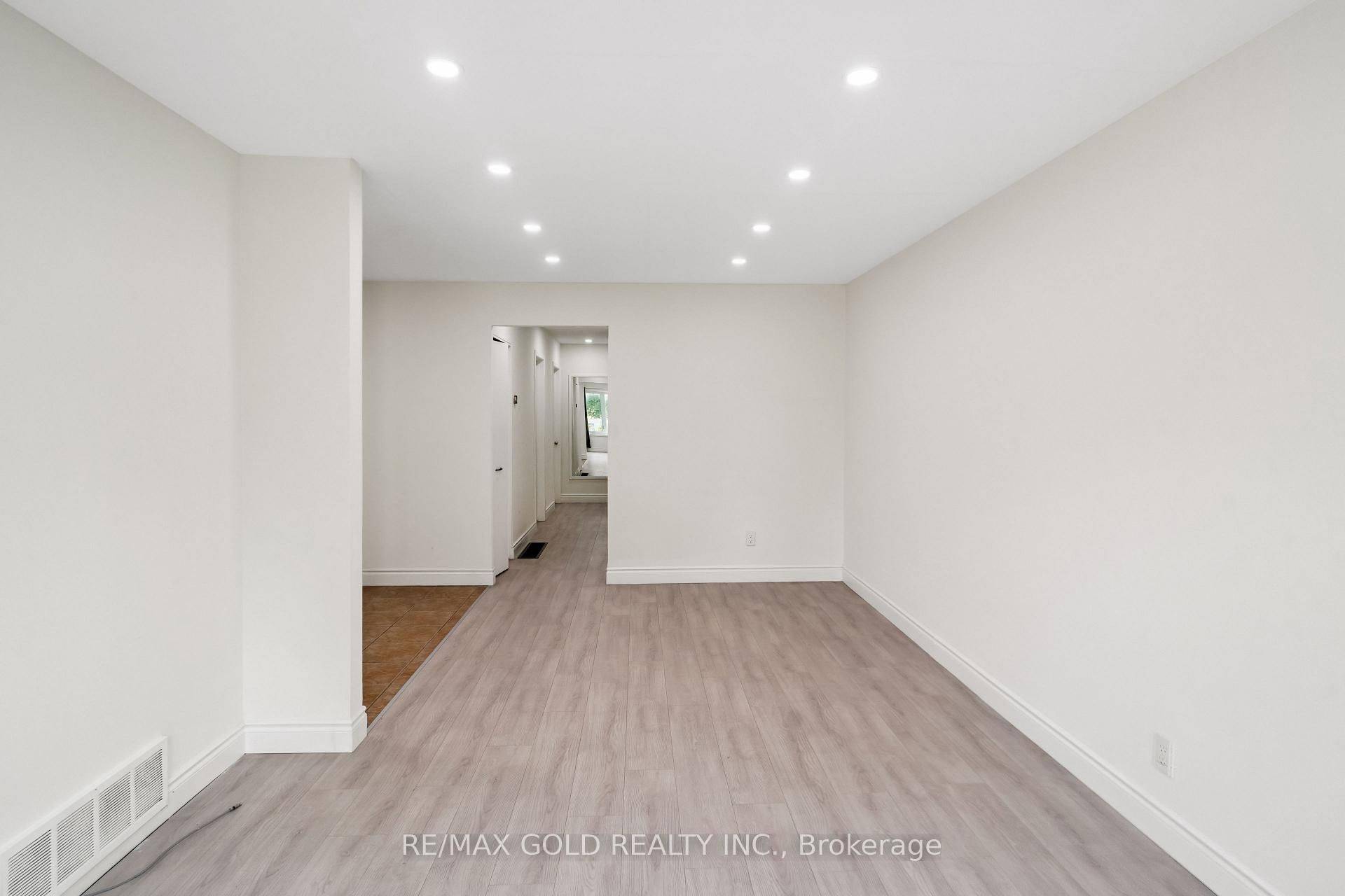 Waterloo, ON N2L 4S6,231A Cedarbrae AVE