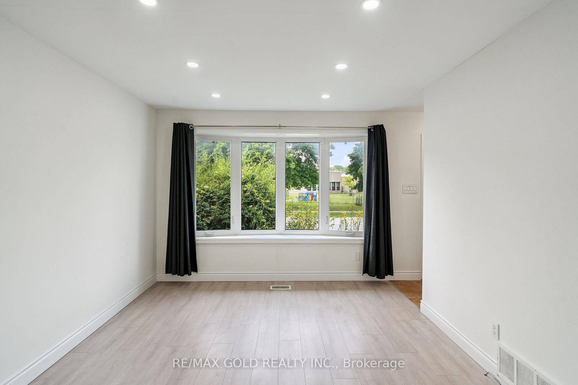 Waterloo, ON N2L 4S6,231A Cedarbrae AVE