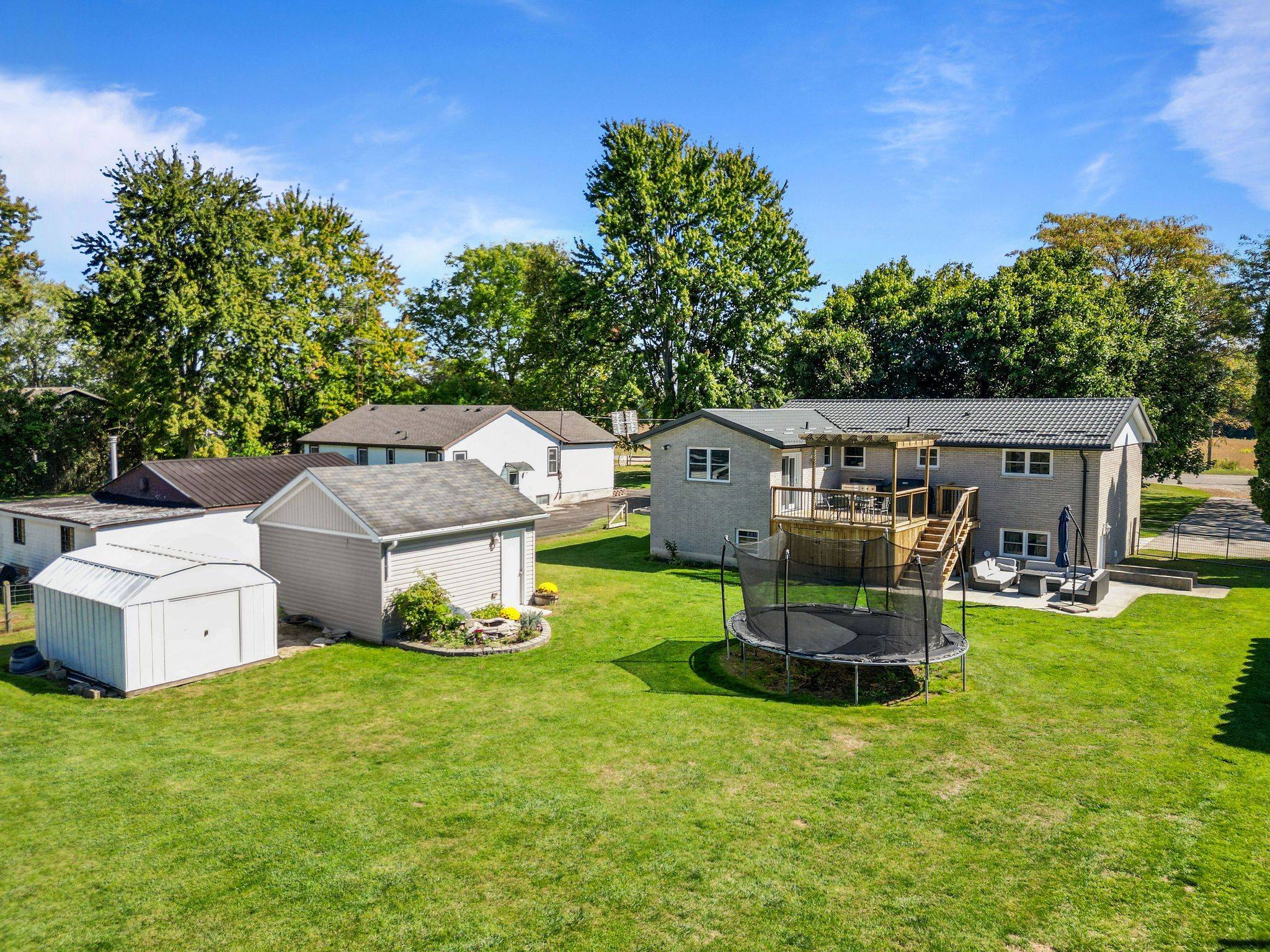 Strathroy-caradoc, ON N0L 1W0,9122 Parkhouse DR