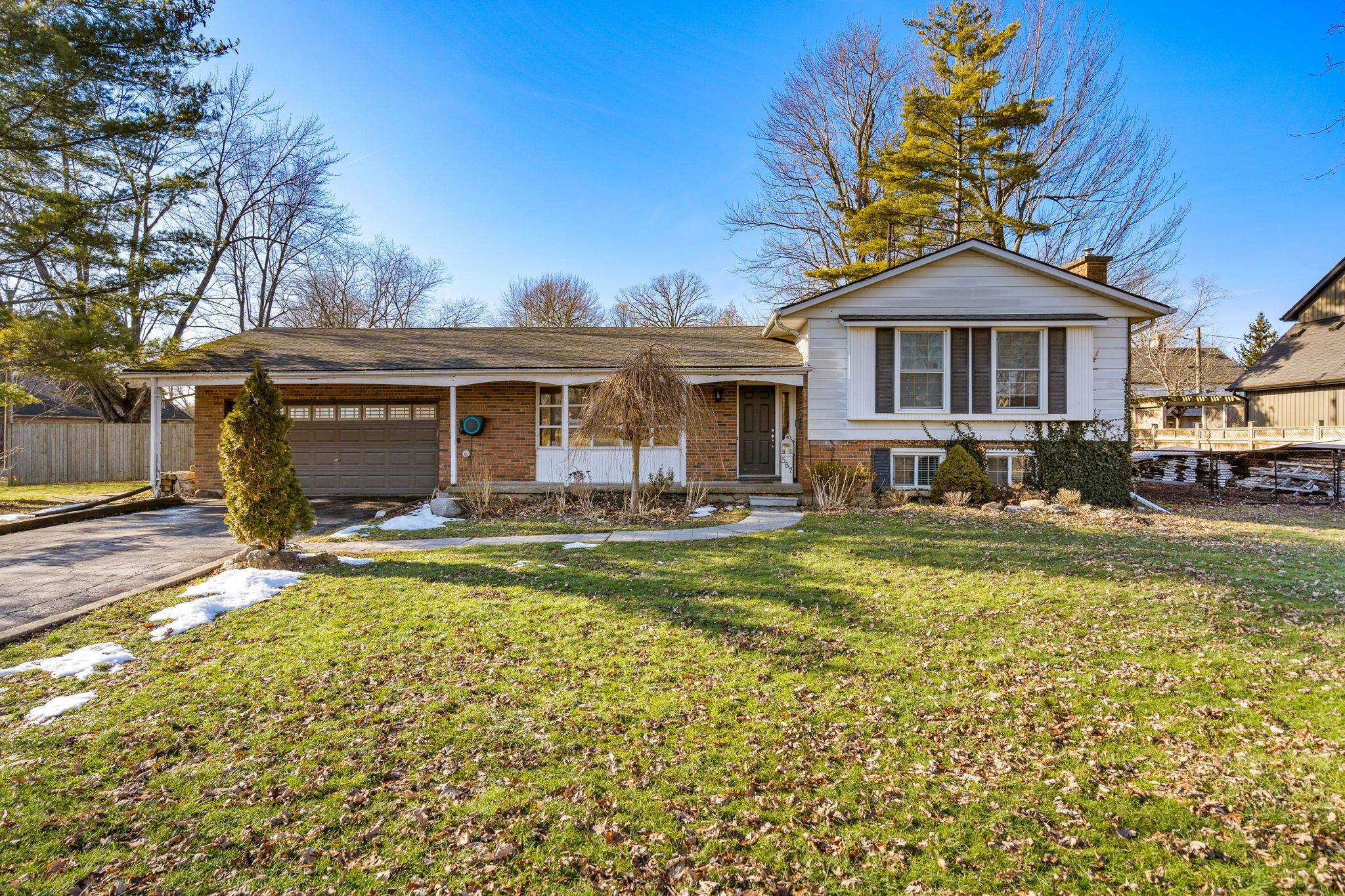 Fort Erie, ON L2A 4Z5,587 Daytona DR