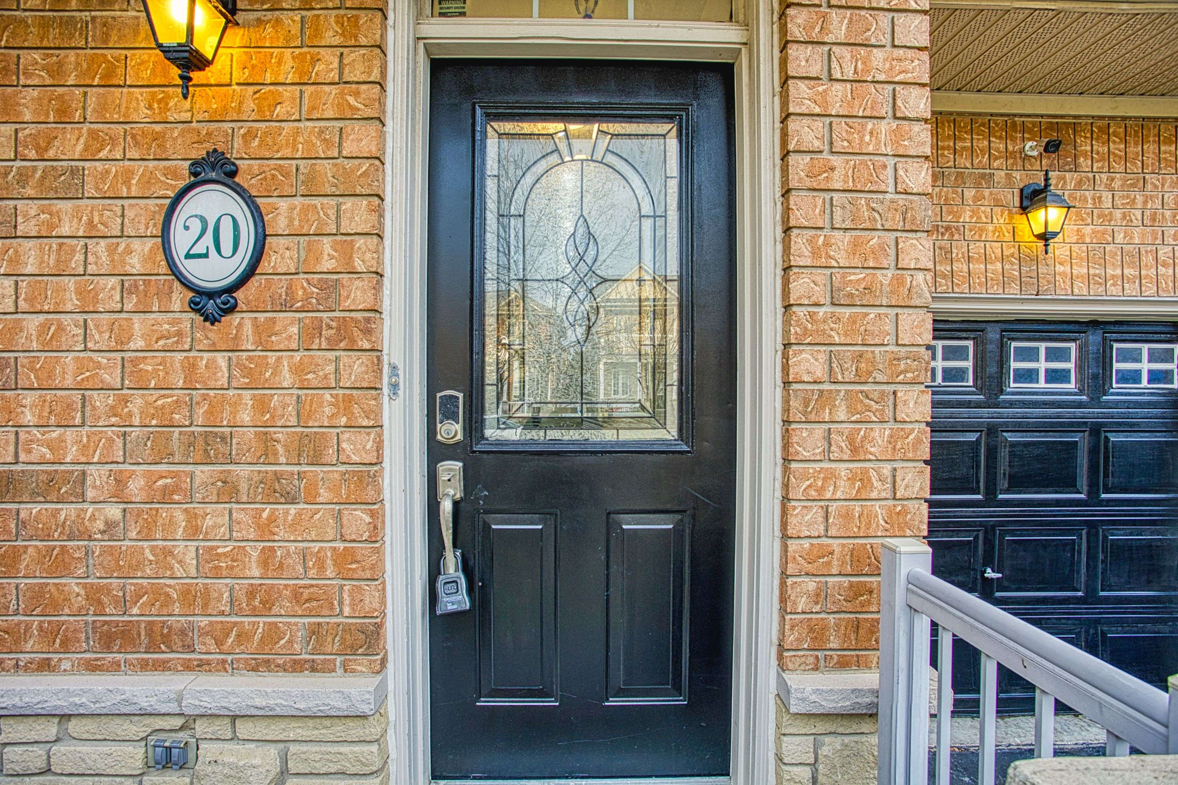 Hamilton, ON L8E 6C2,20 Goldeye DR