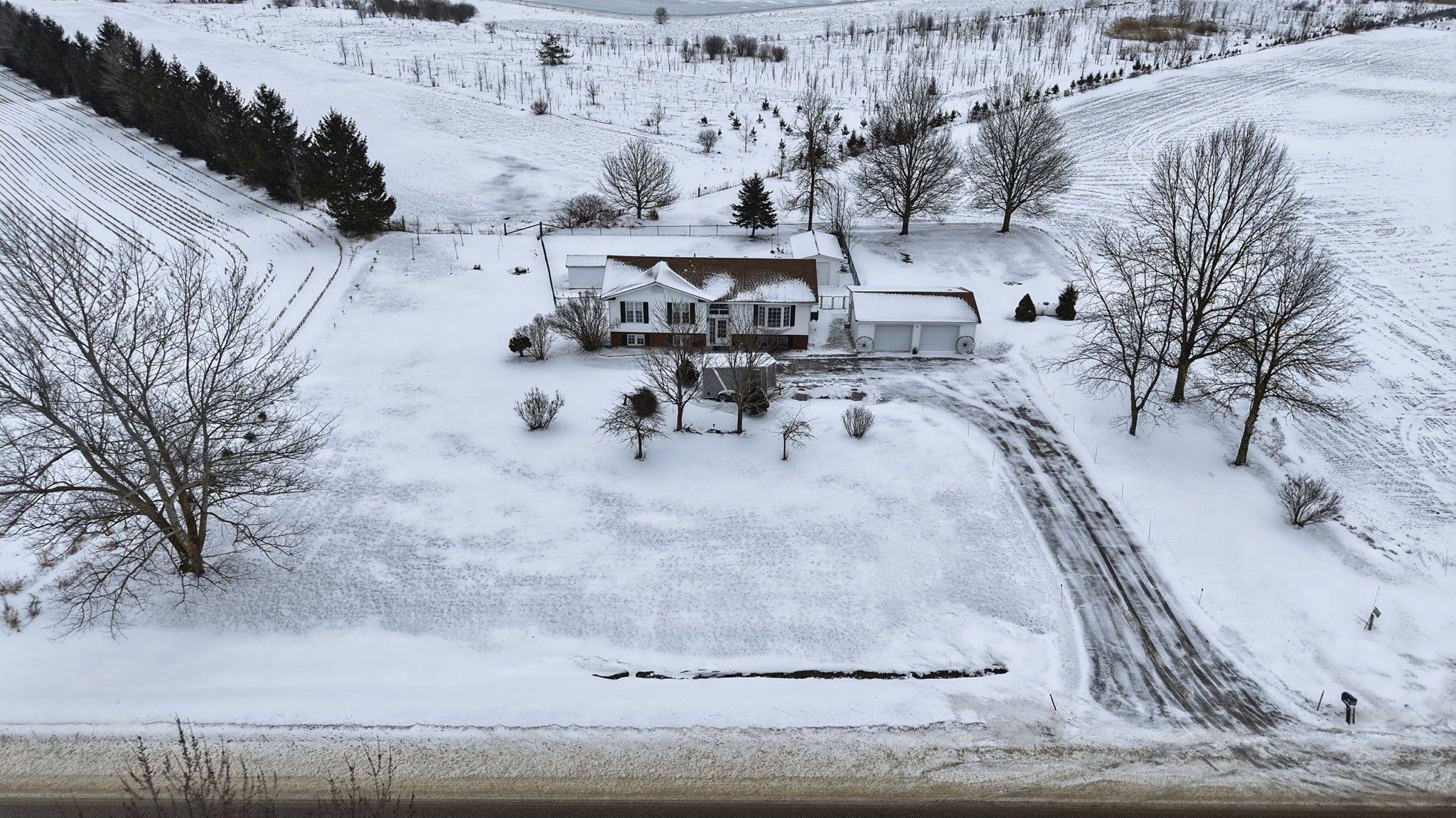 Minto, ON N0G 1M0,9825 West Heritage ST