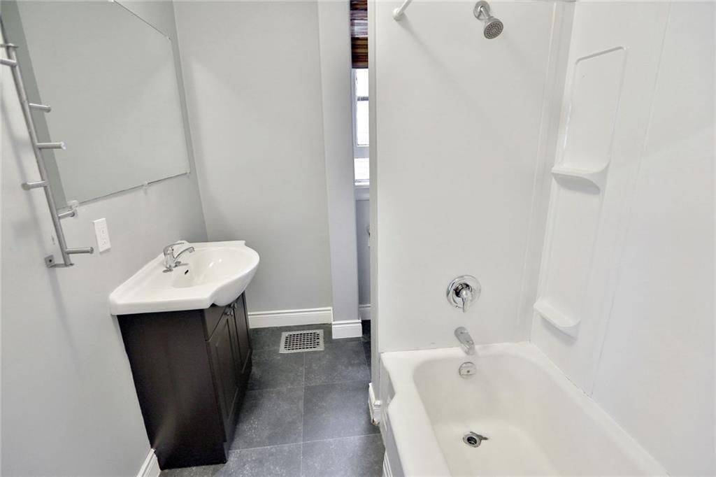 Hamilton, ON L8M 2J6,89 Burris ST #B