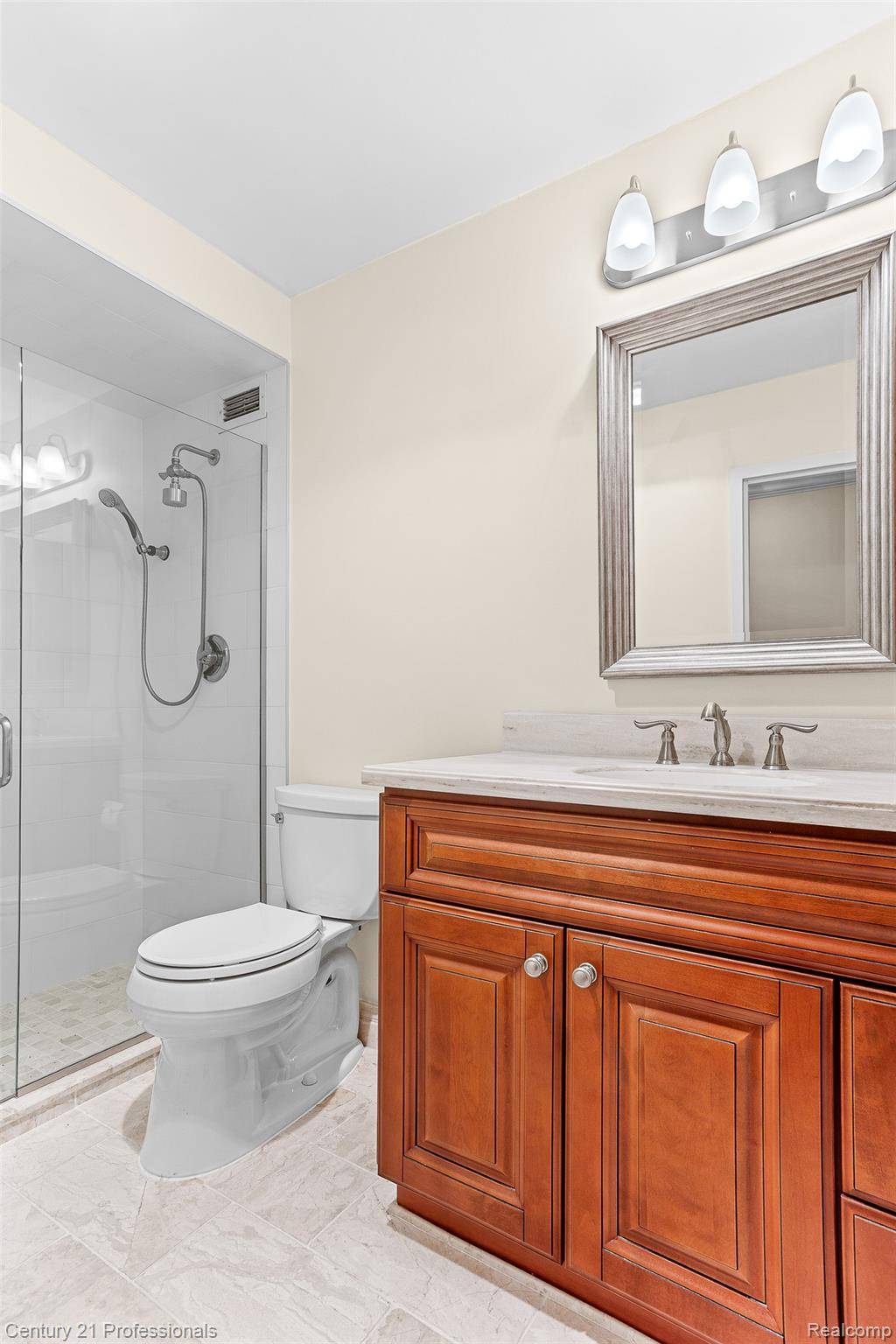 Southfield, MI 48075,5000 Town Center #1704