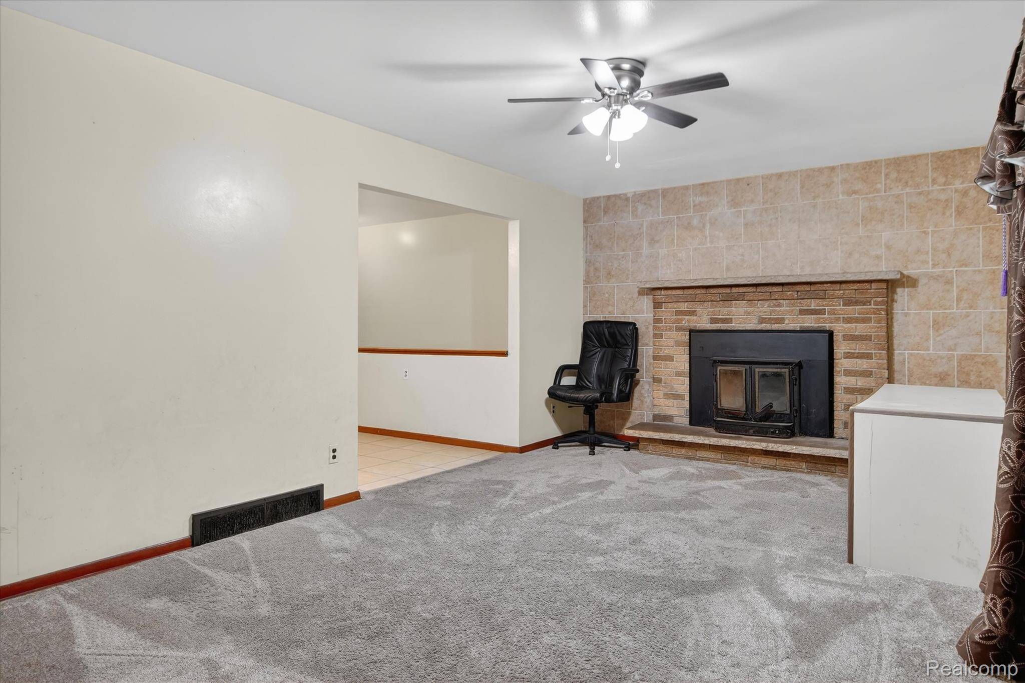 Southfield, MI 48033,20905 Van Buren ST