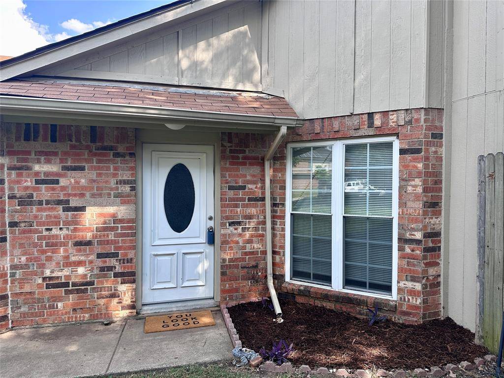 Euless, TX 76040,116 Main Place