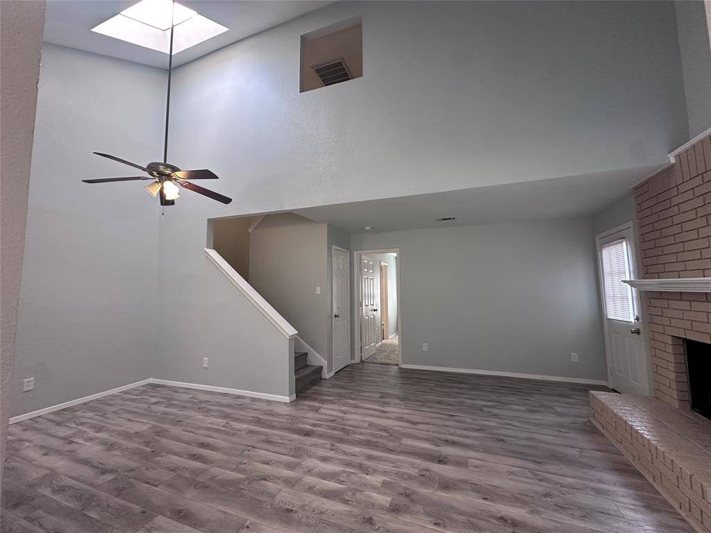 Euless, TX 76040,116 Main Place