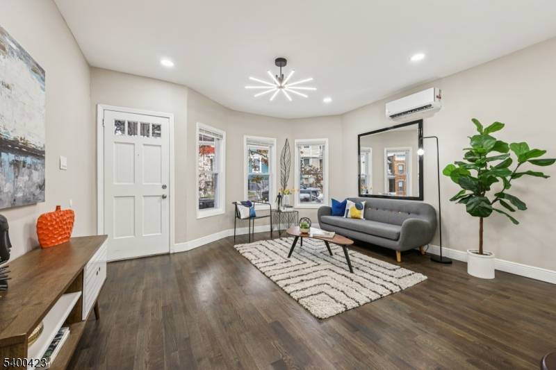 Jersey City, NJ 07305,299 Claremont Ave