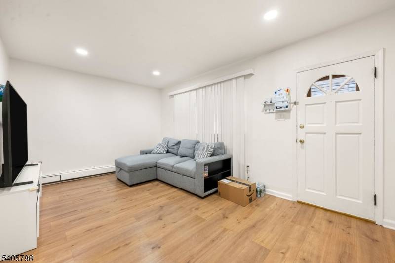 Kearny Town, NJ 07032,202 Devon St