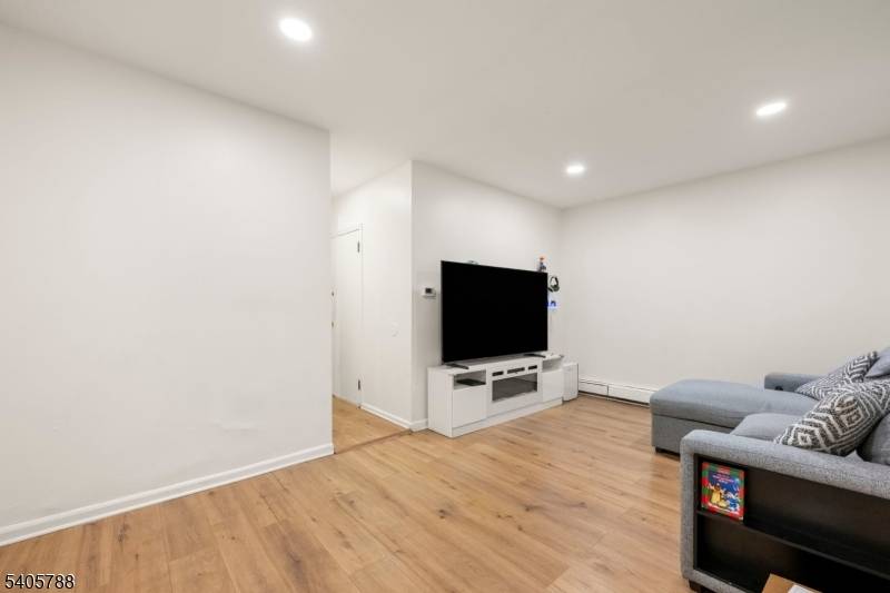 Kearny Town, NJ 07032,202 Devon St