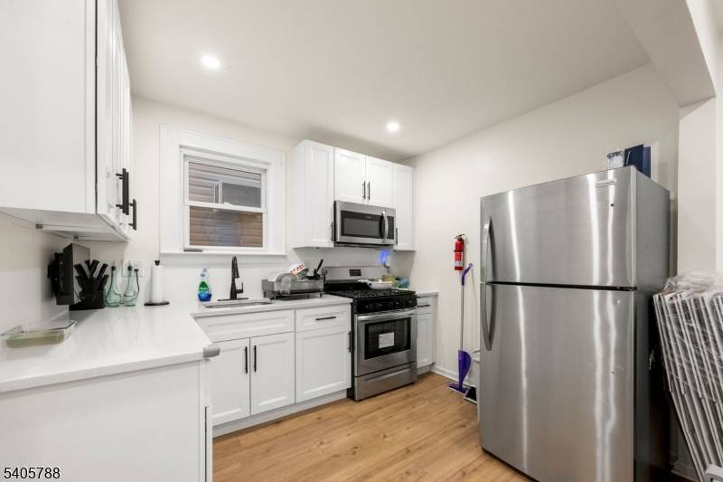 Kearny Town, NJ 07032,202 Devon St