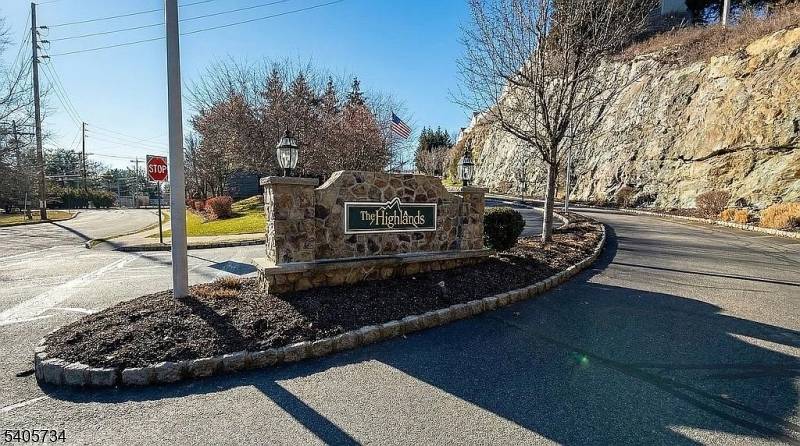 Pompton Lakes Boro, NJ 07442,136 Mountainside Dr