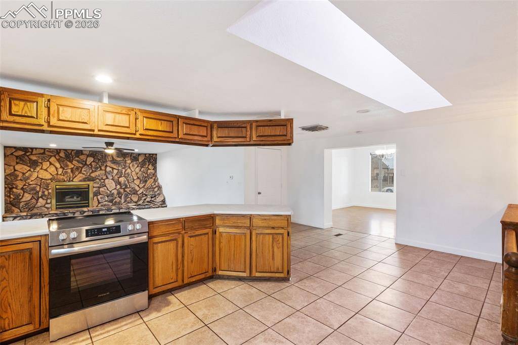 Pueblo, CO 81001,609 E 5th ST