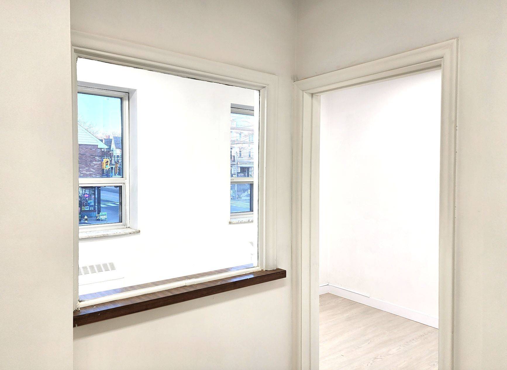 Toronto C01, ON M5T 2R9,226 Bathurst ST #250