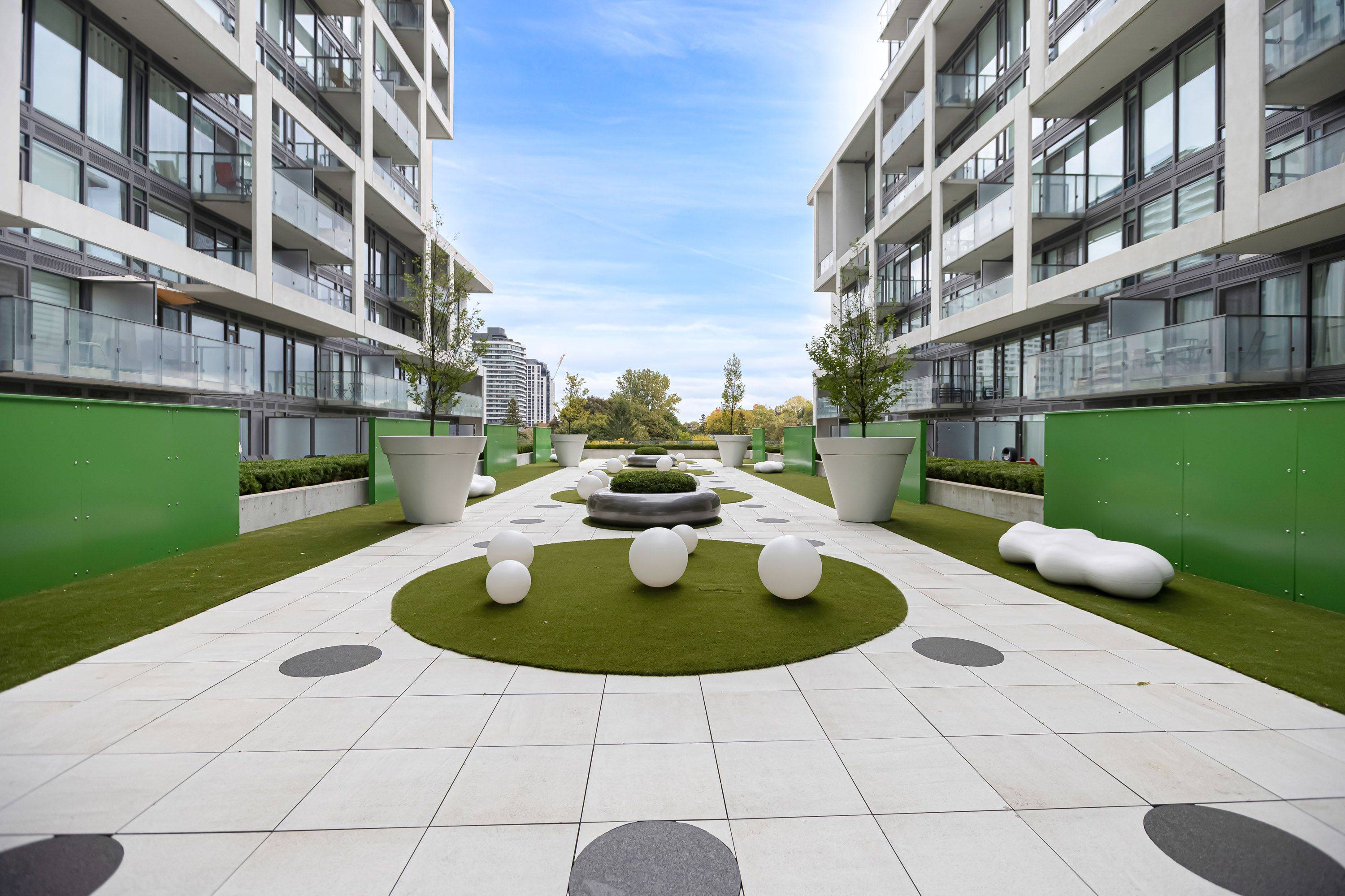 Toronto C10, ON M4S 0B2,8 Hillsdale AVE E #1732