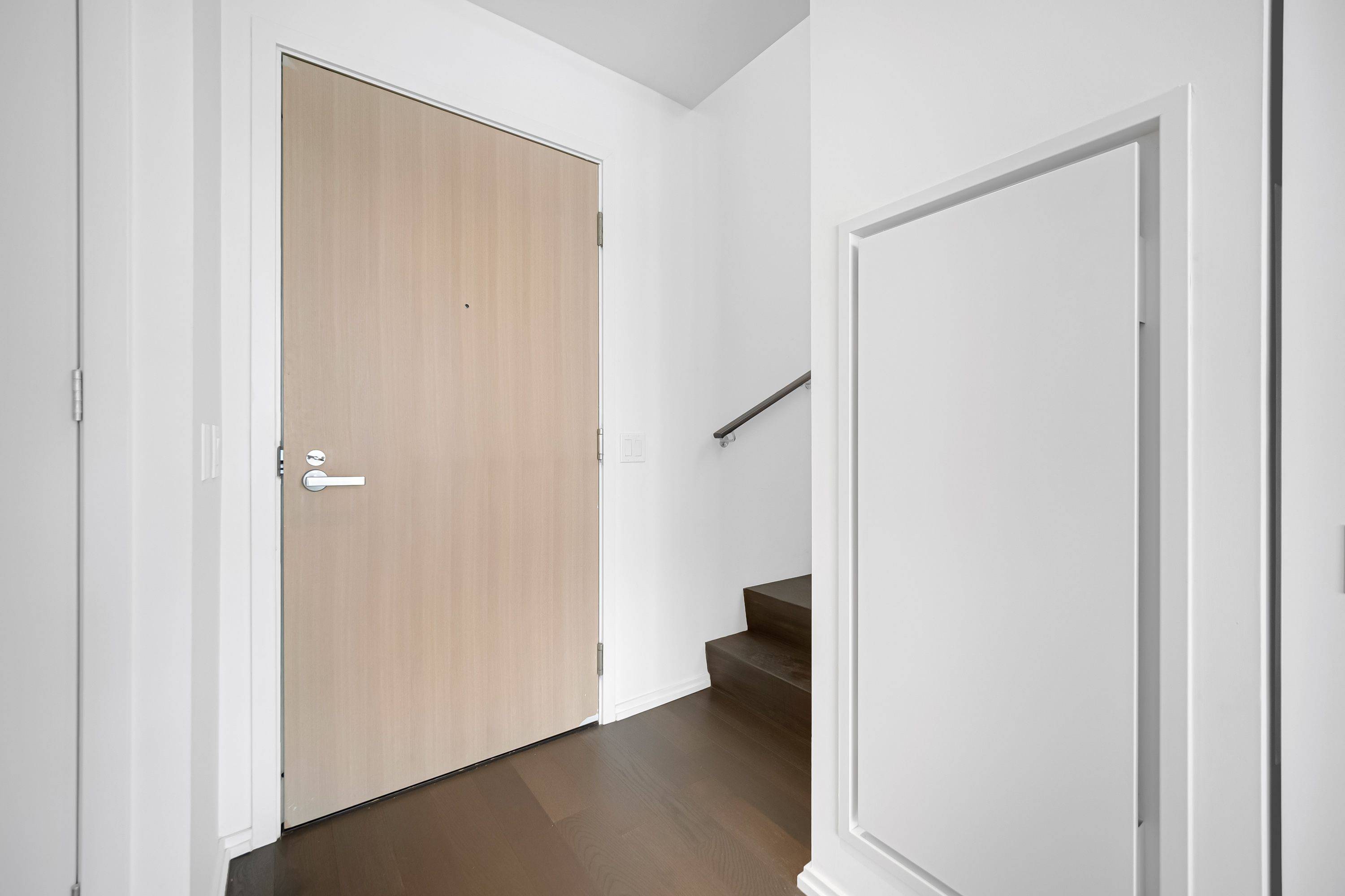 Toronto C10, ON M4S 0B2,8 Hillsdale AVE E #1732