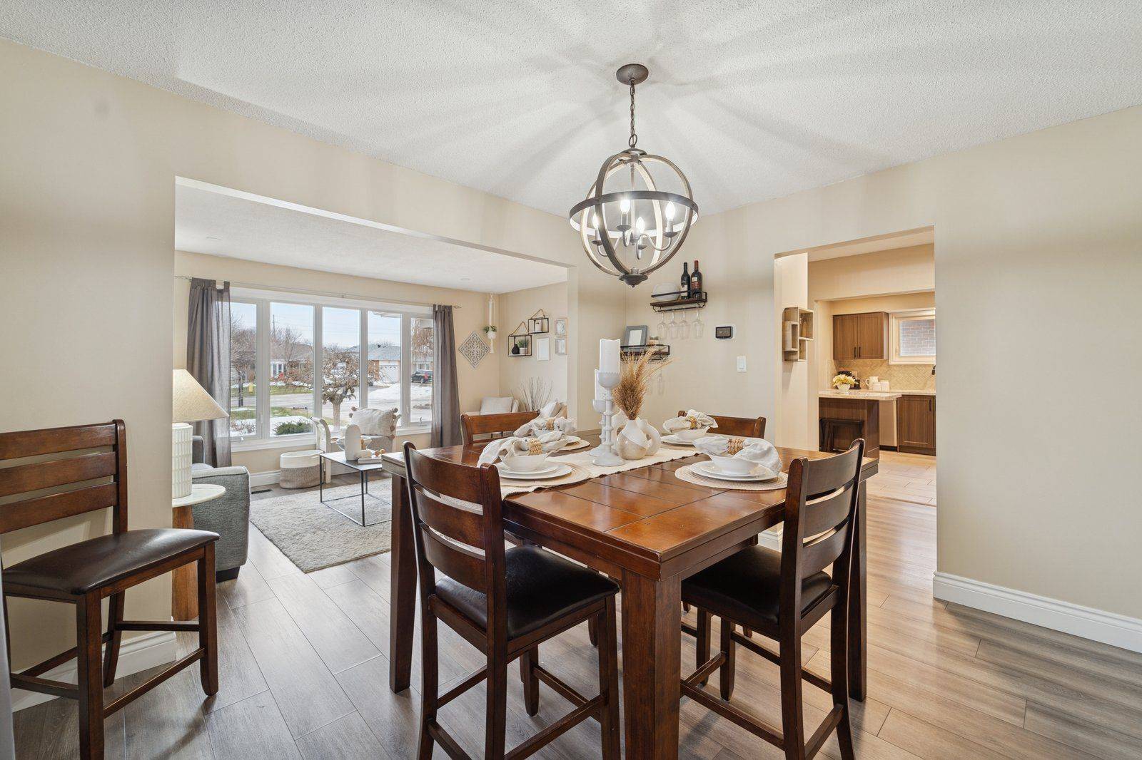 Oshawa, ON L1H 8C4,606 Birkdale CT