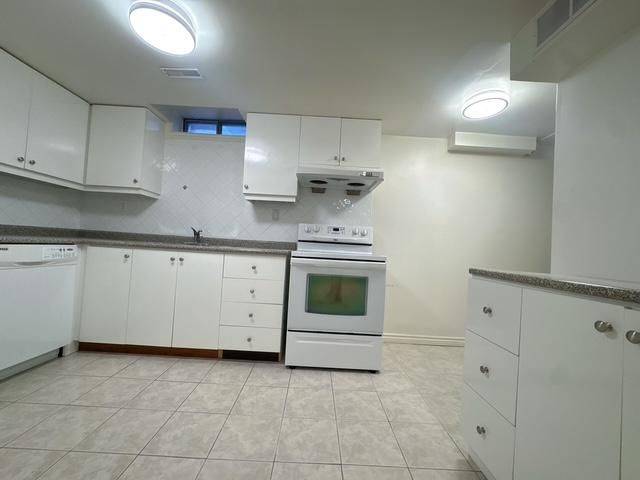 Toronto E11, ON M1B 1V2,39 Crittenden SQ #basement
