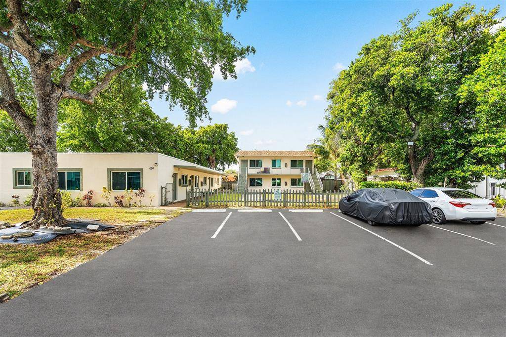 Pompano Beach, FL 33060,620 SW 7th Street 1-7