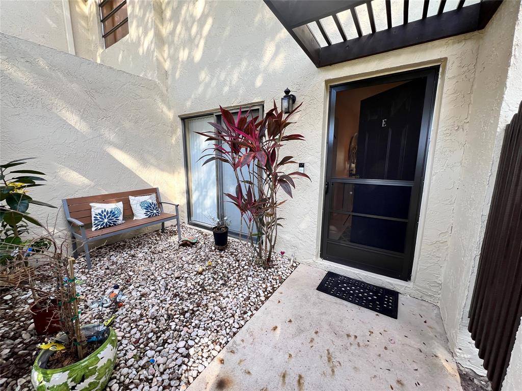 Boca Raton, FL 33433,8460 Casa Del Lago #E