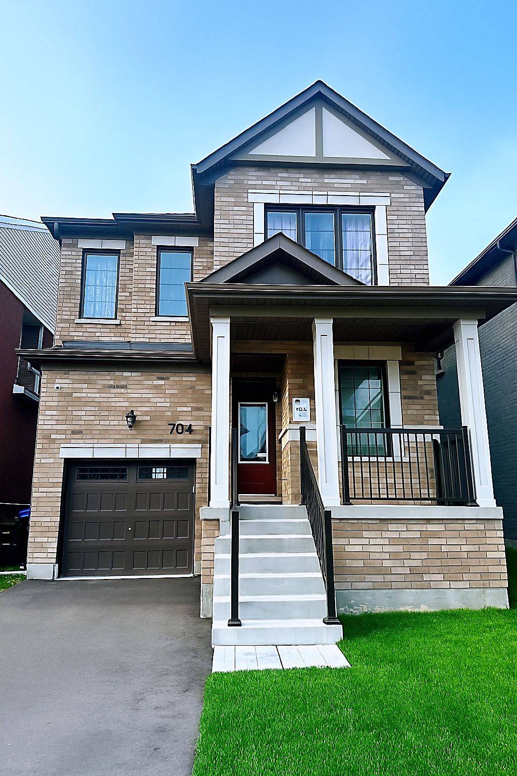 Innisfil, ON L9S 0R7,704 Mika ST