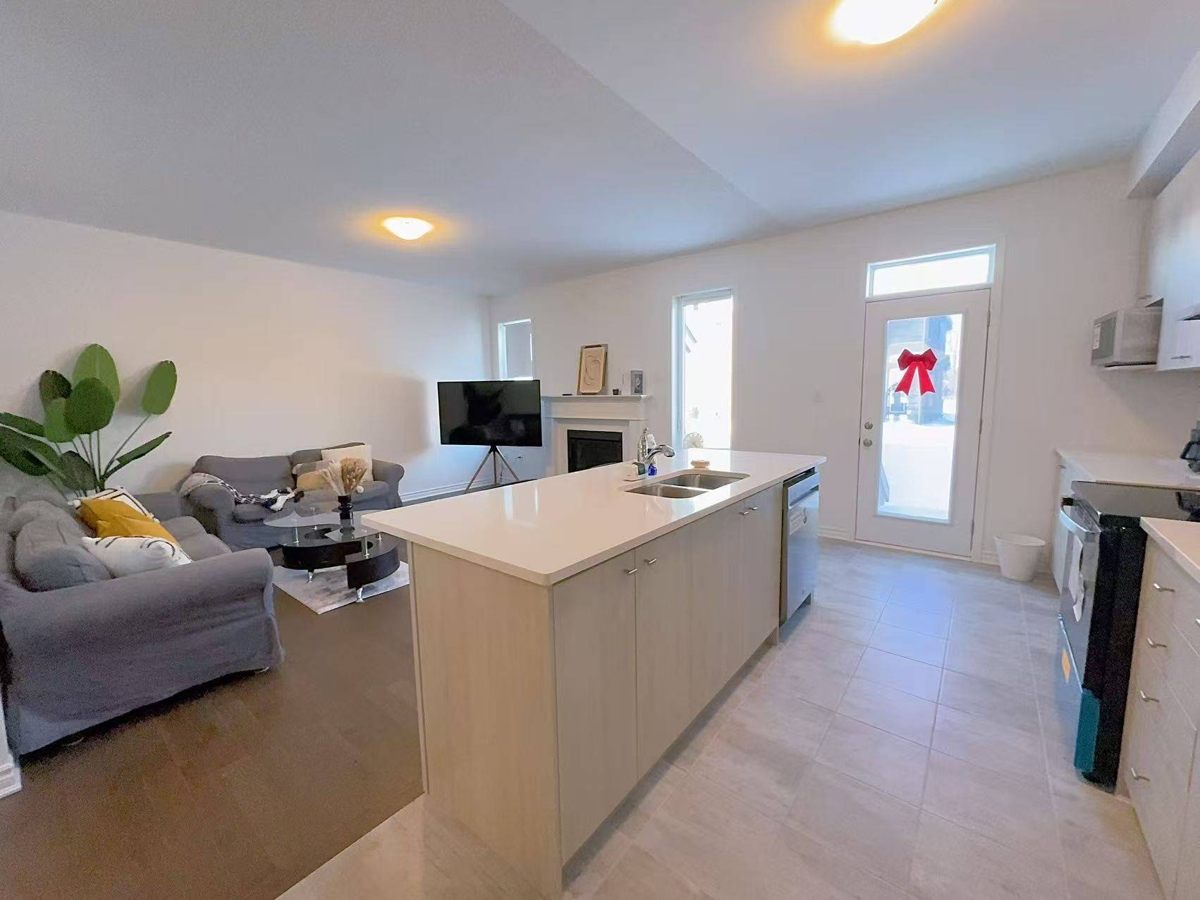 Innisfil, ON L9S 0R7,704 Mika ST