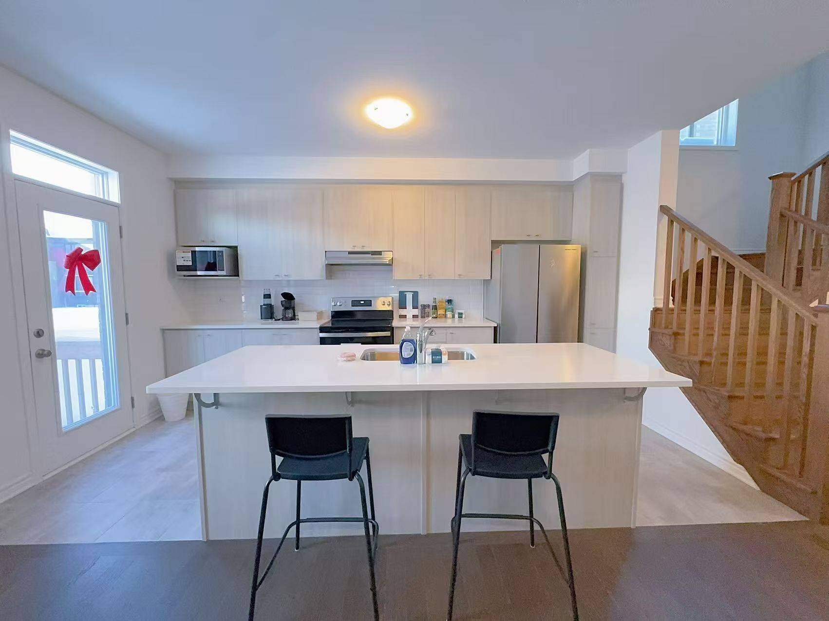 Innisfil, ON L9S 0R7,704 Mika ST