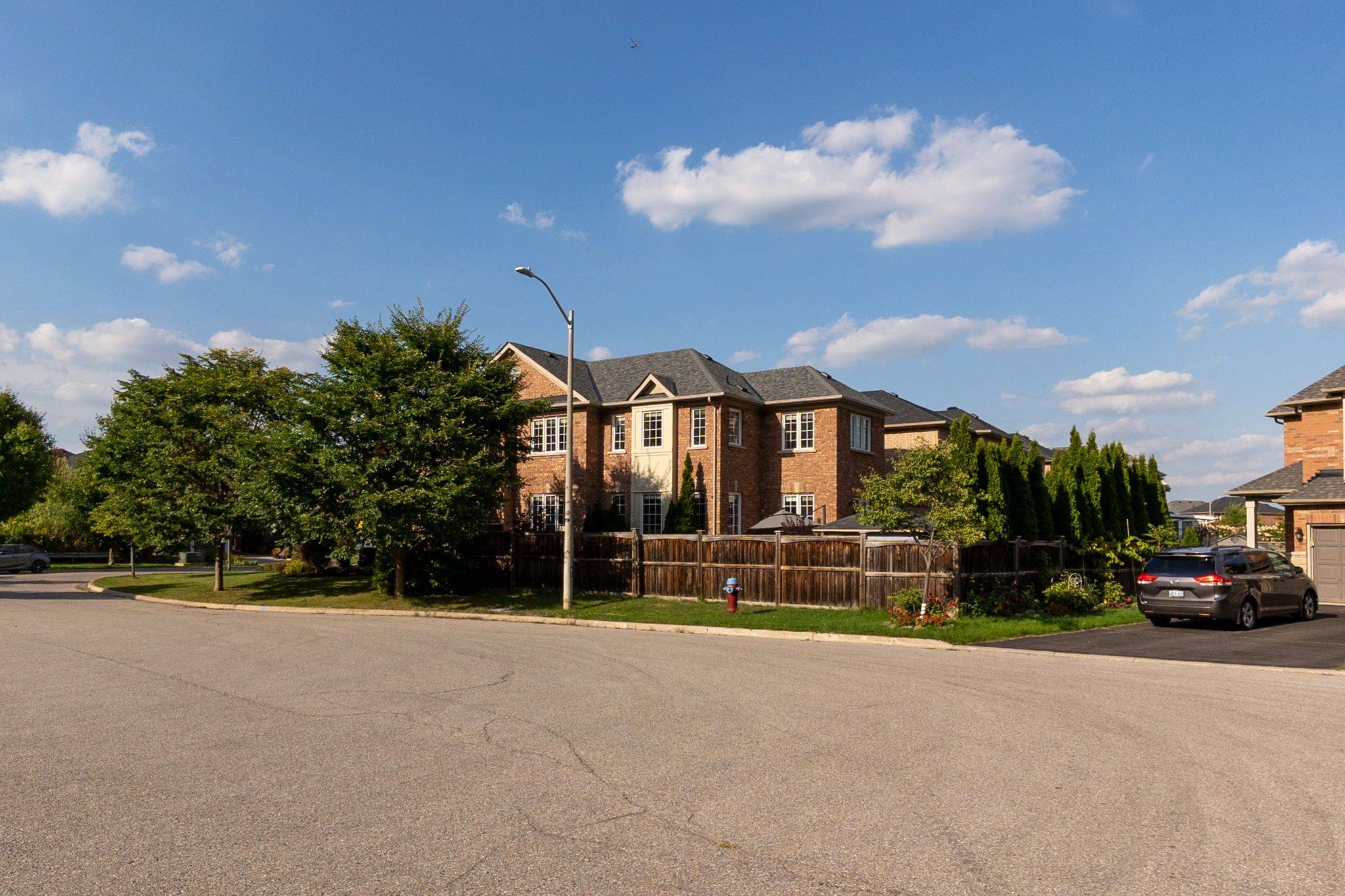 Richmond Hill, ON L4S 2W6,25 Aztec CT