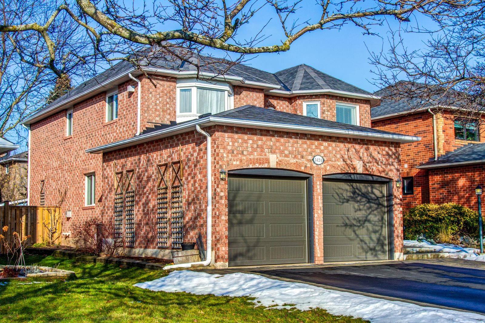 Oakville, ON L6M 3C3,1424 Stonecutter DR