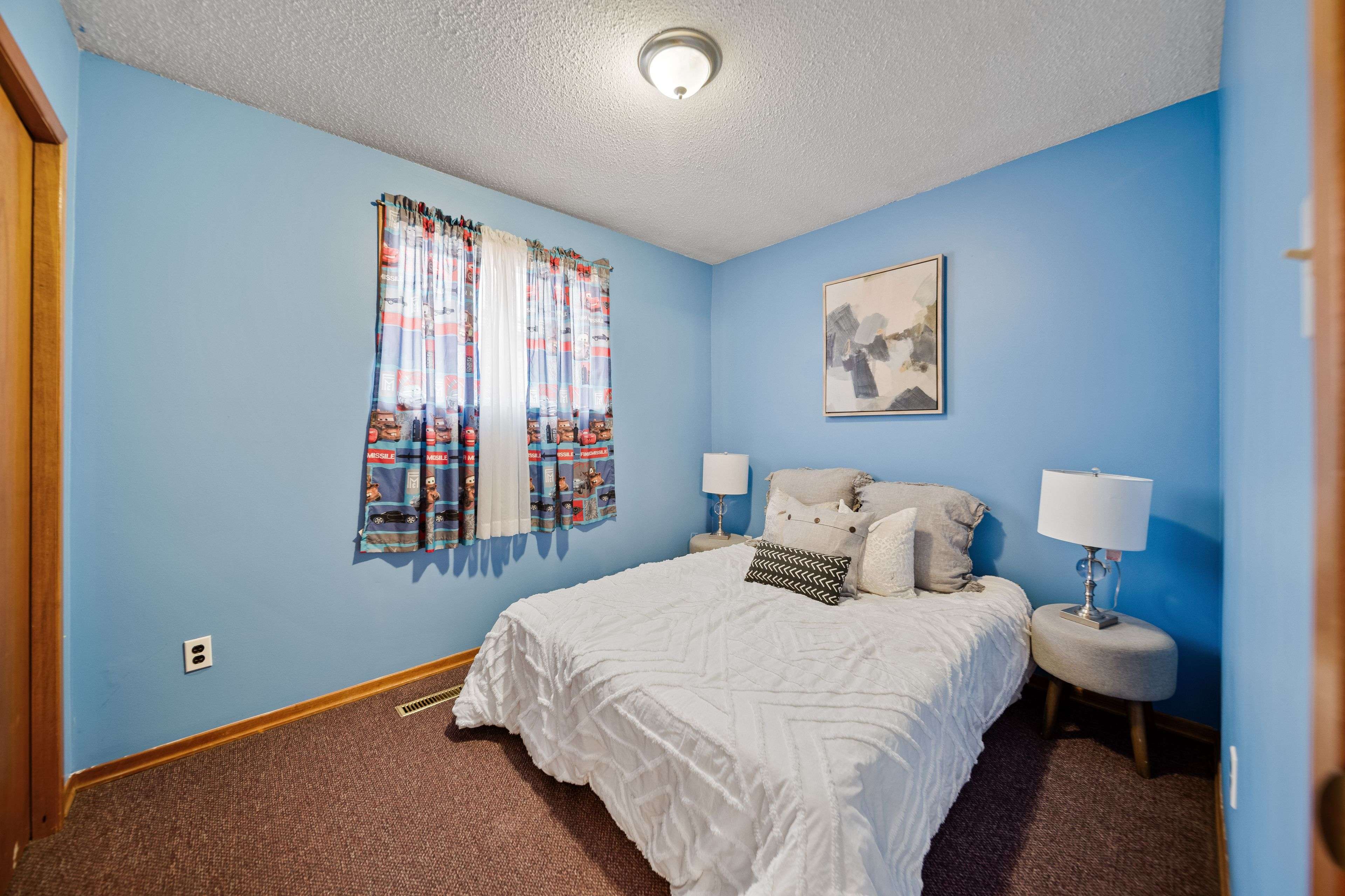 Mississauga, ON L5B 2M6,2436 Cashmere AVE