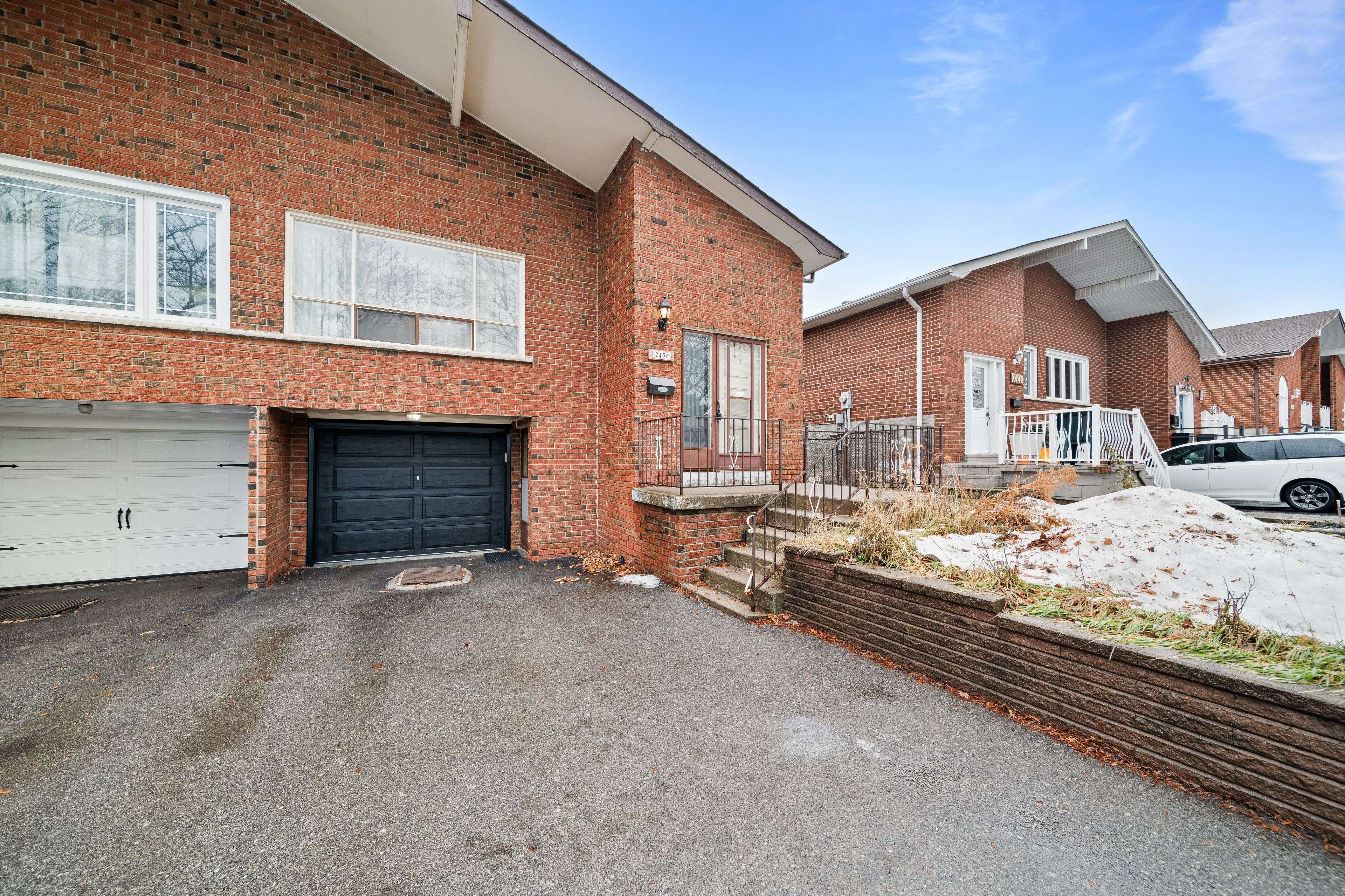 Mississauga, ON L5B 2M6,2436 Cashmere AVE