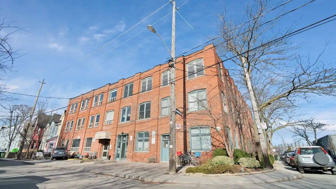 Toronto W01, ON M6K 2C9,34 Noble ST #103