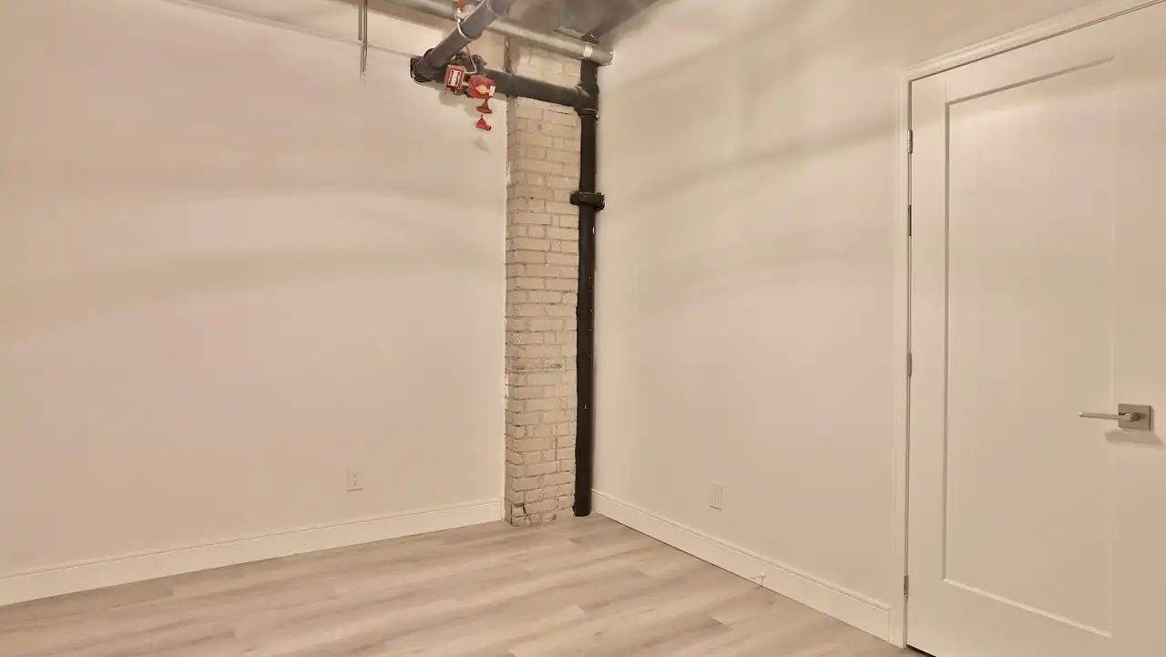 Toronto W01, ON M6K 2C9,34 Noble ST #103