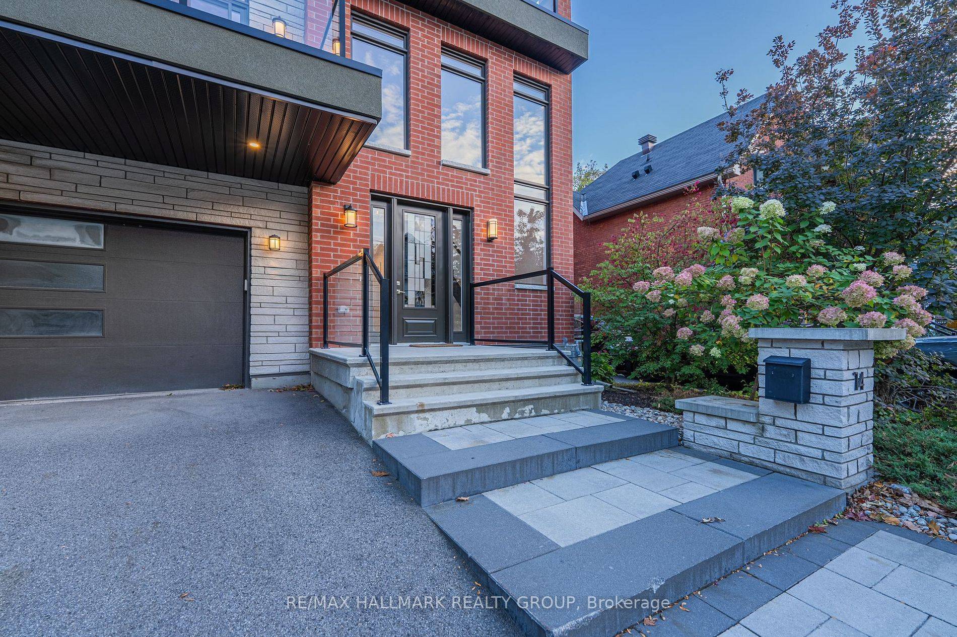 Glebe - Ottawa East And Area, ON K1S 2R9,14 THORNTON AVE