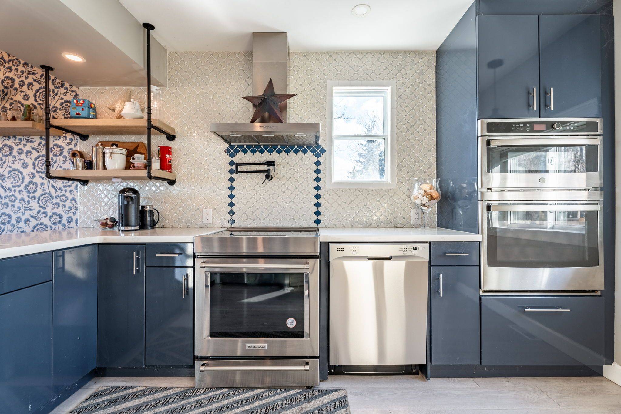 Hamilton, ON L8H 6Y5,735 Beach BLVD